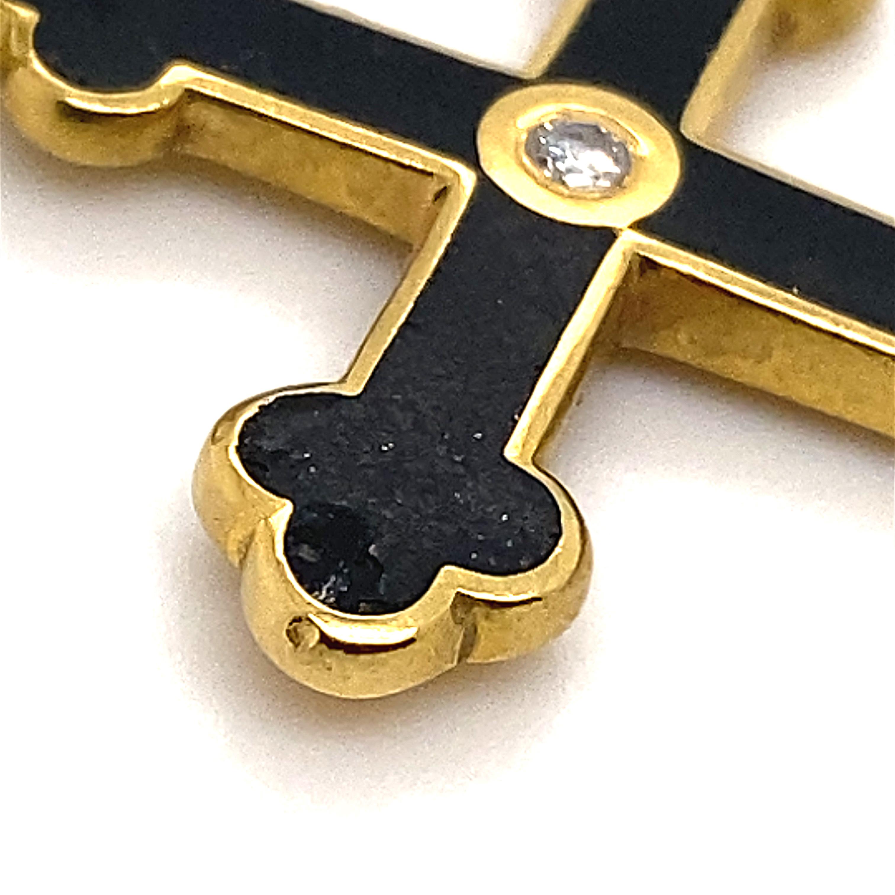 Faberg-Kreuz-Anhänger aus 18 Karat Gelbgold mit Diamant und Onyx im Zustand „Gut“ in London, GB