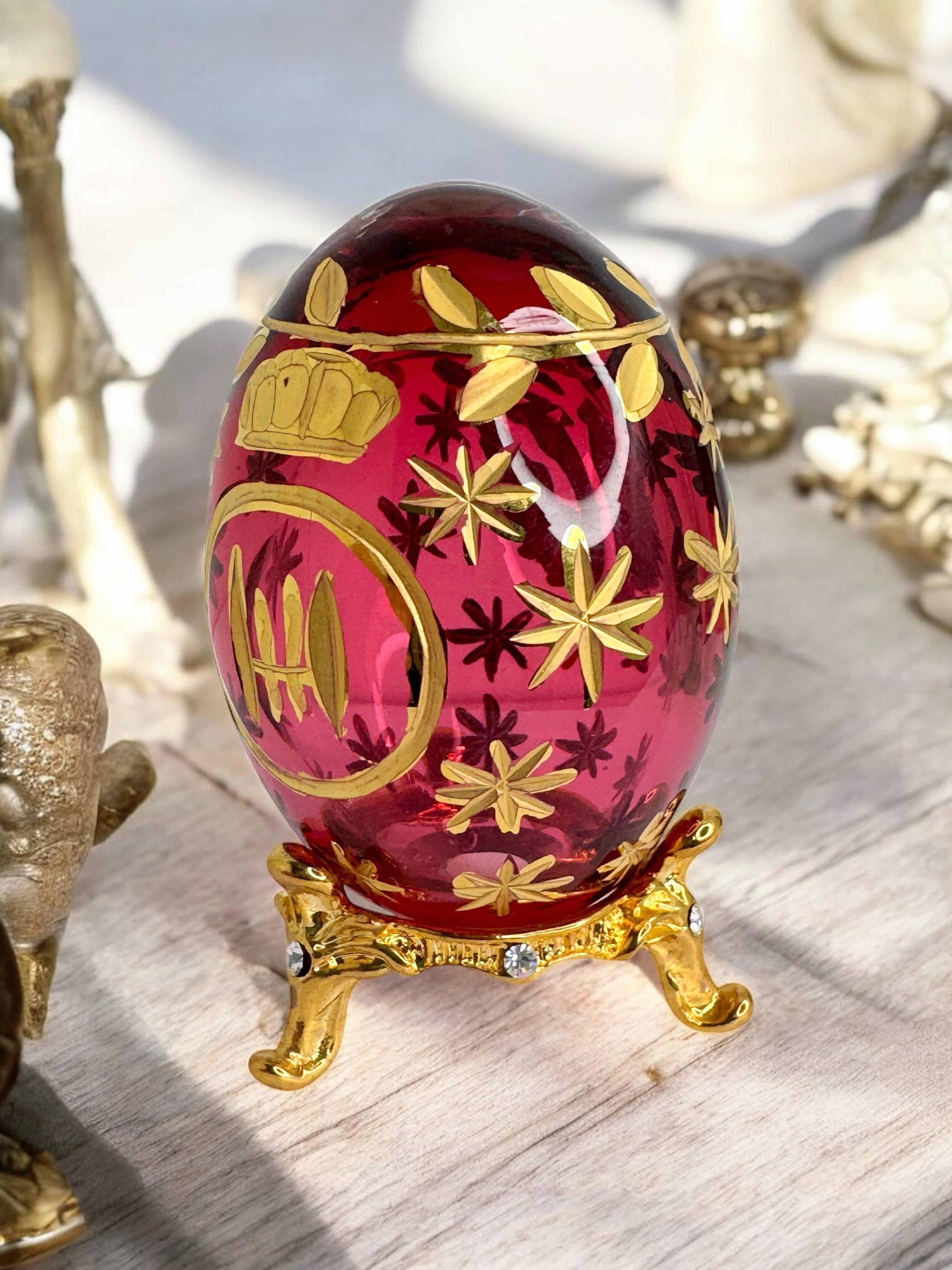 Oeuf vintage en verre de style russe de Faberge avec armoiries russes gravées en vente 1
