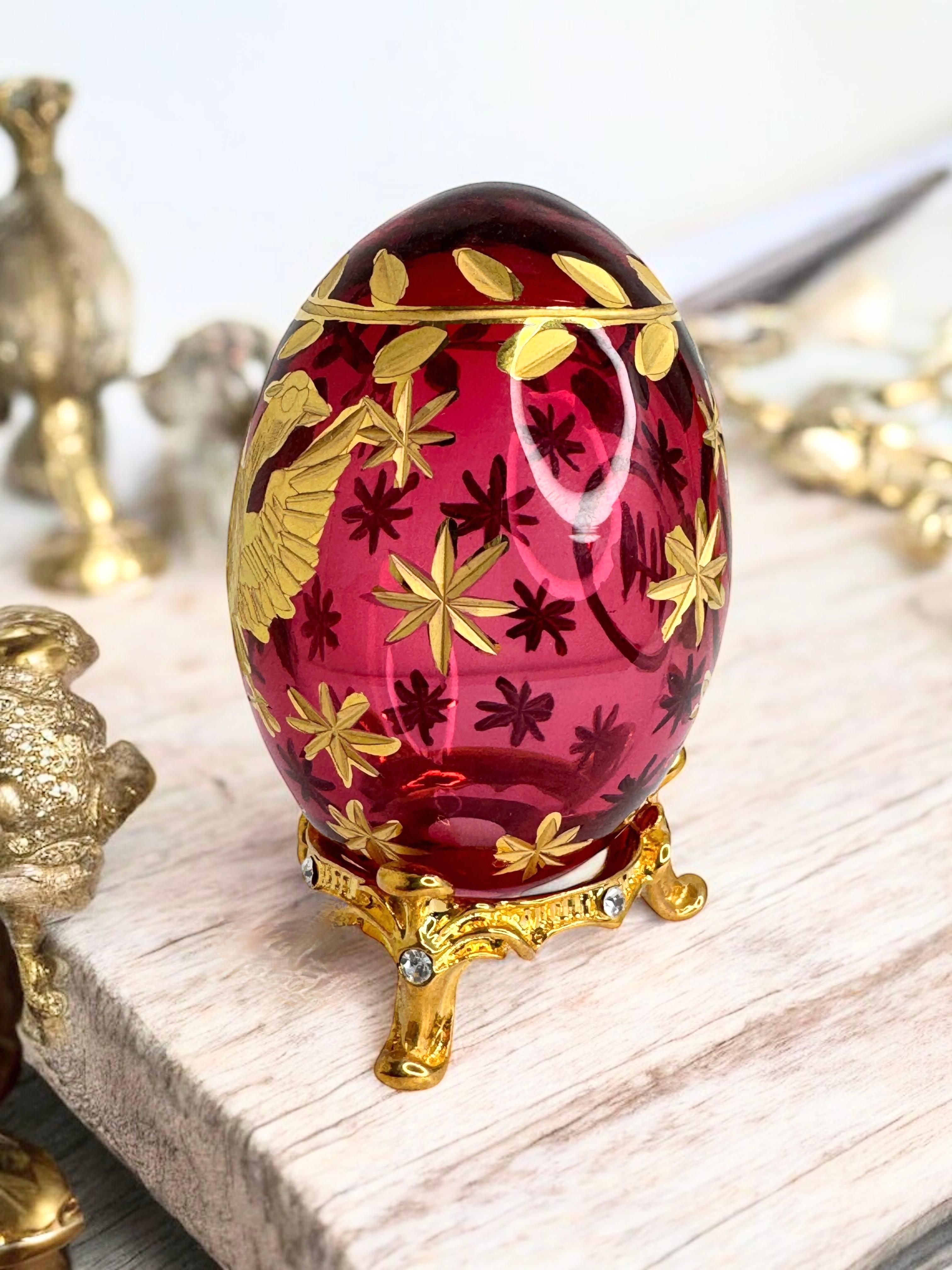 Oeuf vintage en verre de style russe de Faberge avec armoiries russes gravées en vente 3