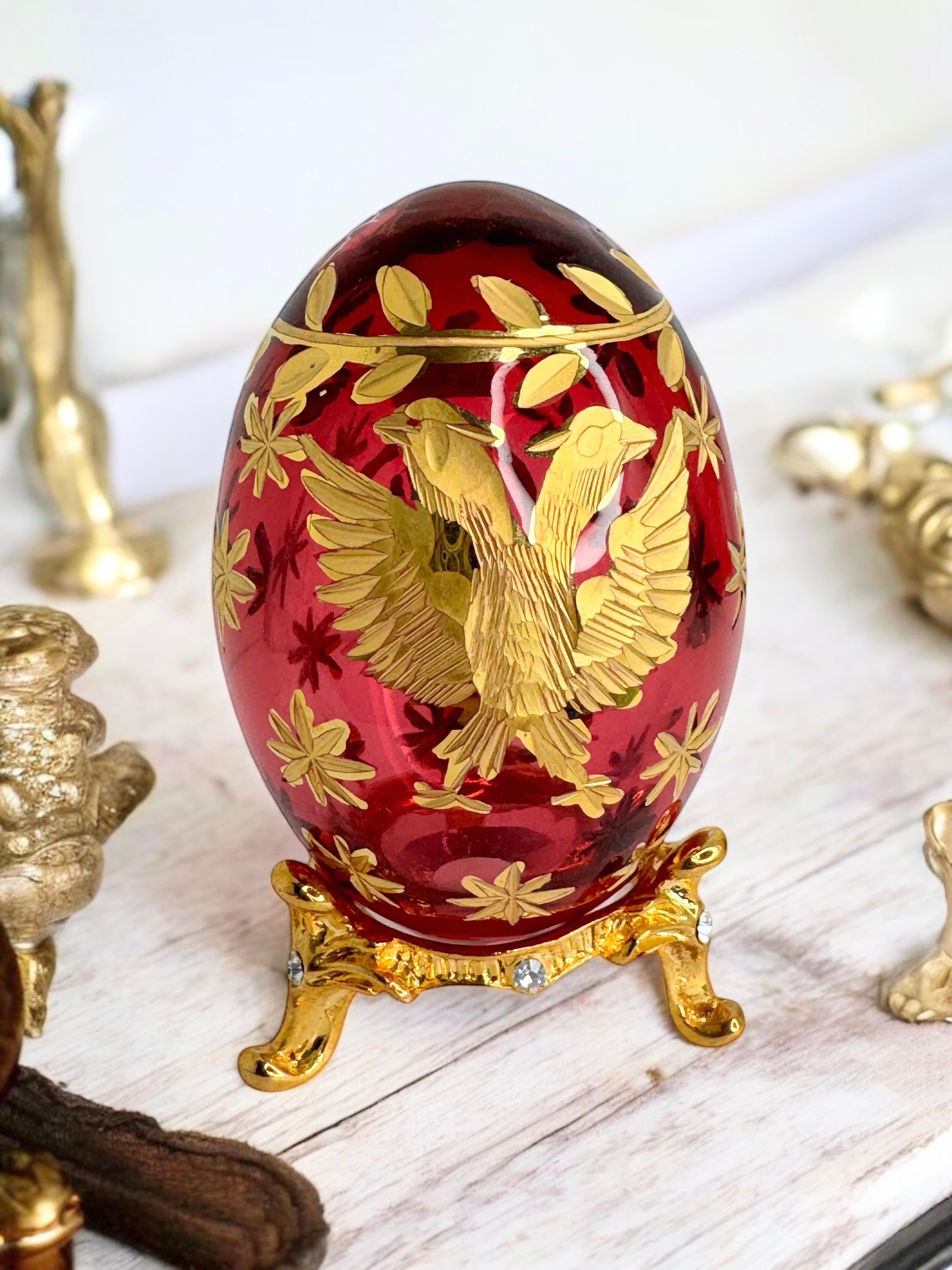 Oeuf vintage en verre de style russe de Faberge avec armoiries russes gravées en vente 4