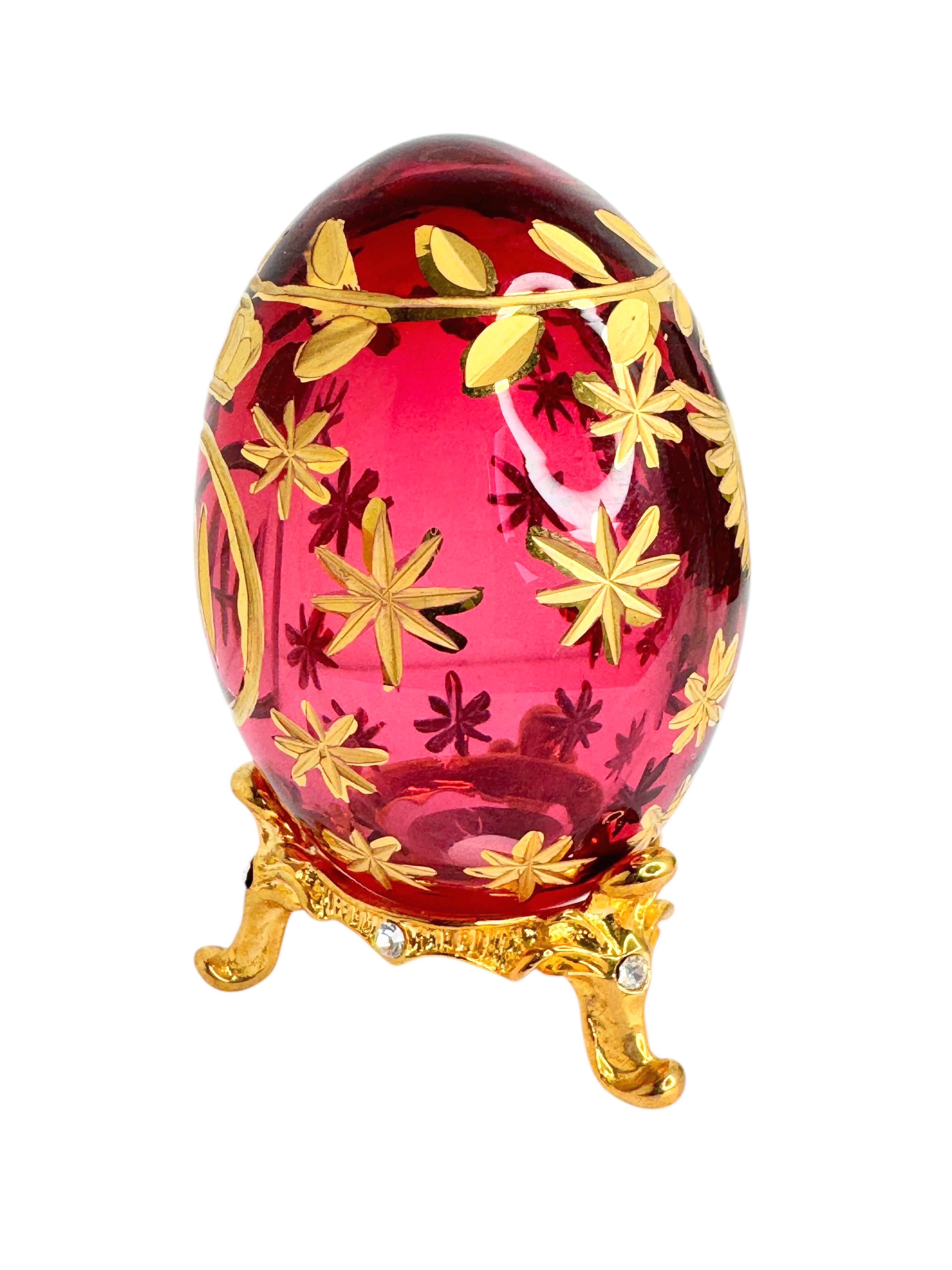 Russe Oeuf vintage en verre de style russe de Faberge avec armoiries russes gravées en vente