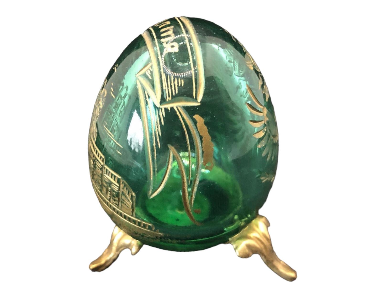 Vintage Faberge Russia Style Green Glass Egg with Etched Decorations In Good Condition In Nuernberg, DE