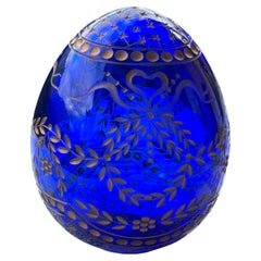 Vintage Faberge Russland Stil Königsblaues Glas Ei mit geätzten Blättern Garnierung