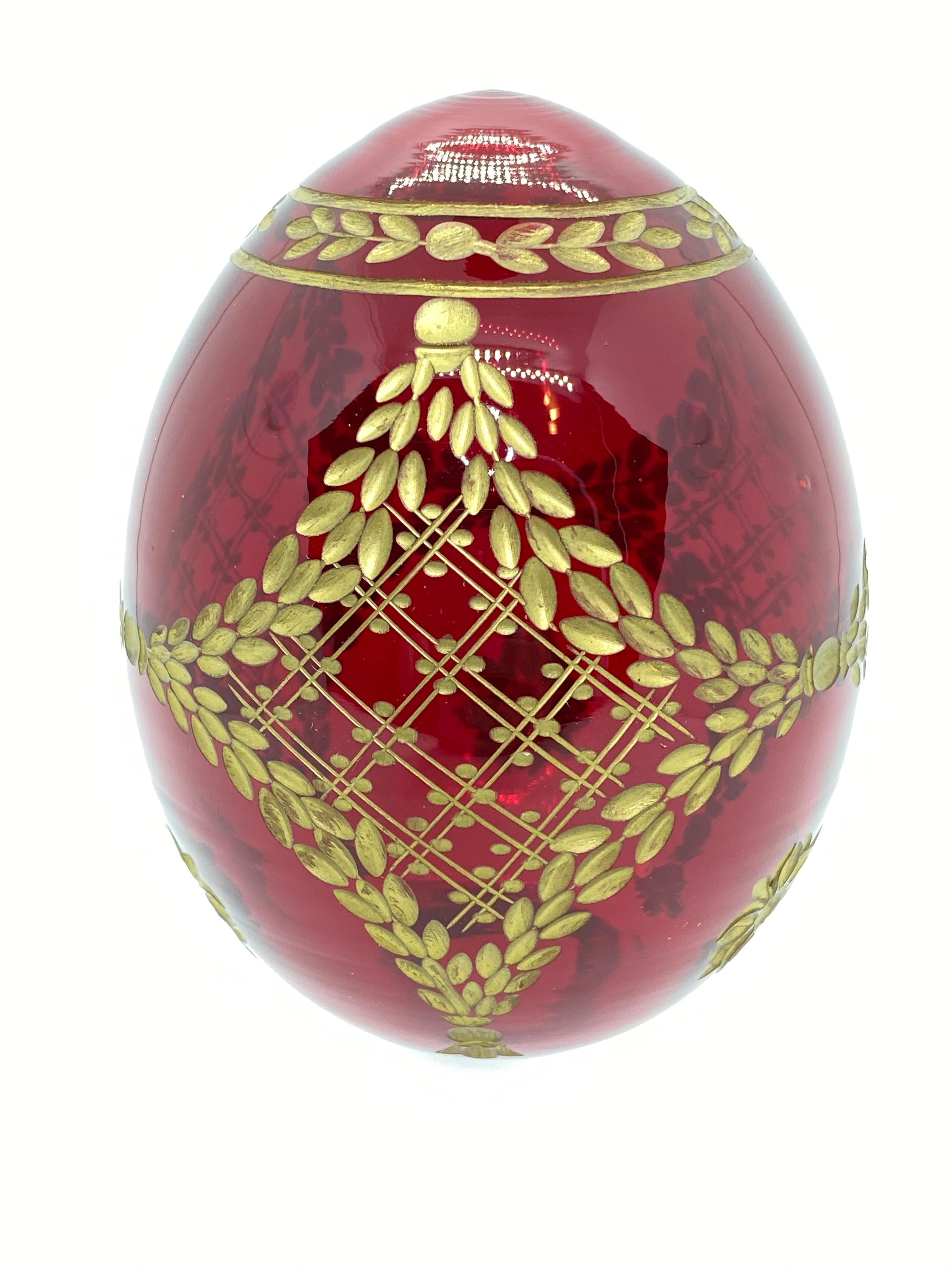 Vintage Faberge Russia style glass egg with etched royal garnishment. Reminiscent of eggs from St. Petersburg. Measures: 2.88