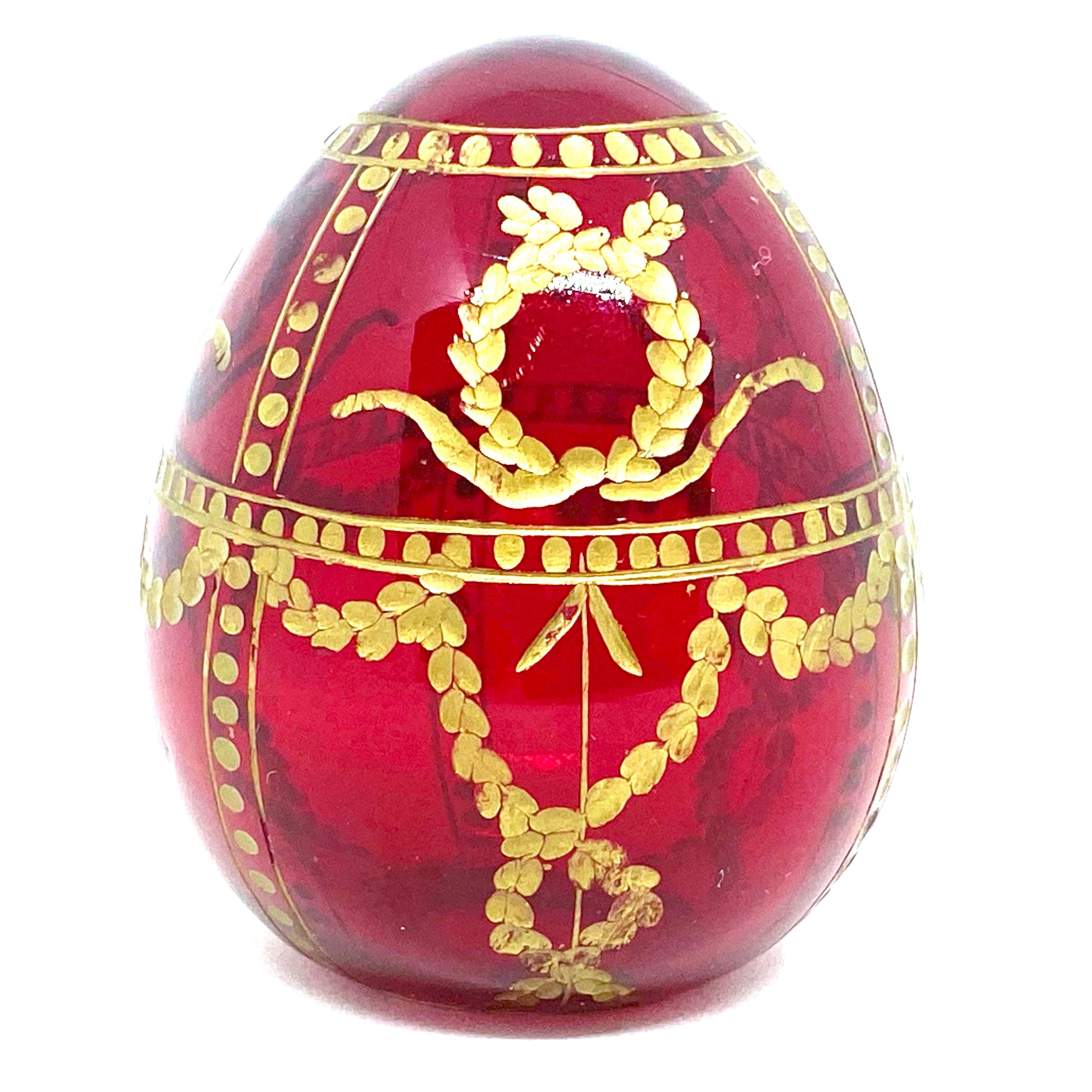 Vintage Faberge Russia Style Ruby Red Glass Egg with Etched Royal Garnishment In Good Condition In Nuernberg, DE