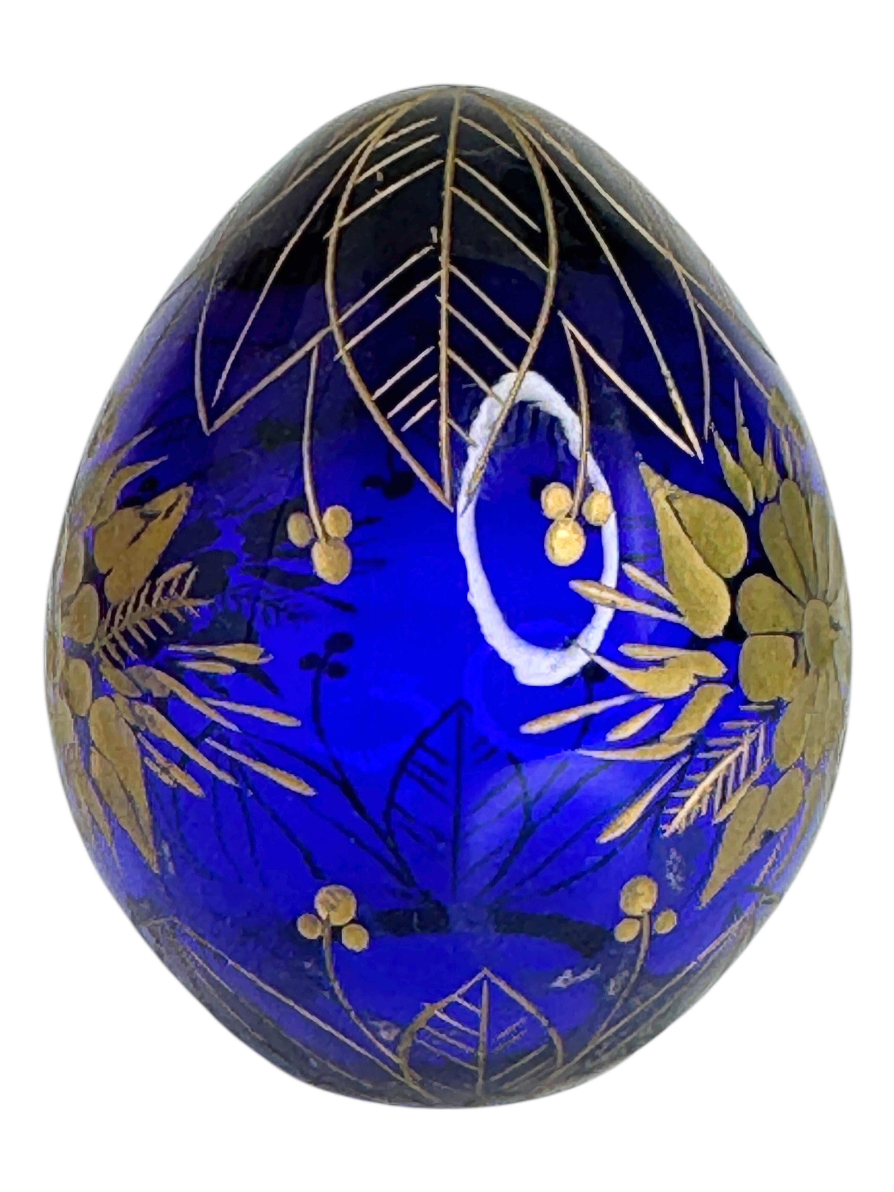 Vintage Faberge Stil Russland Glas Ei mit geätzten russischen Ornamenten und Blumen. Erinnert an Eier aus St. Petersburg. Markiert mit Label wie auf den Bildern zu sehen. Eine schöne Ergänzung zu Ihrer Sammlung oder einfach nur ein dekoratives