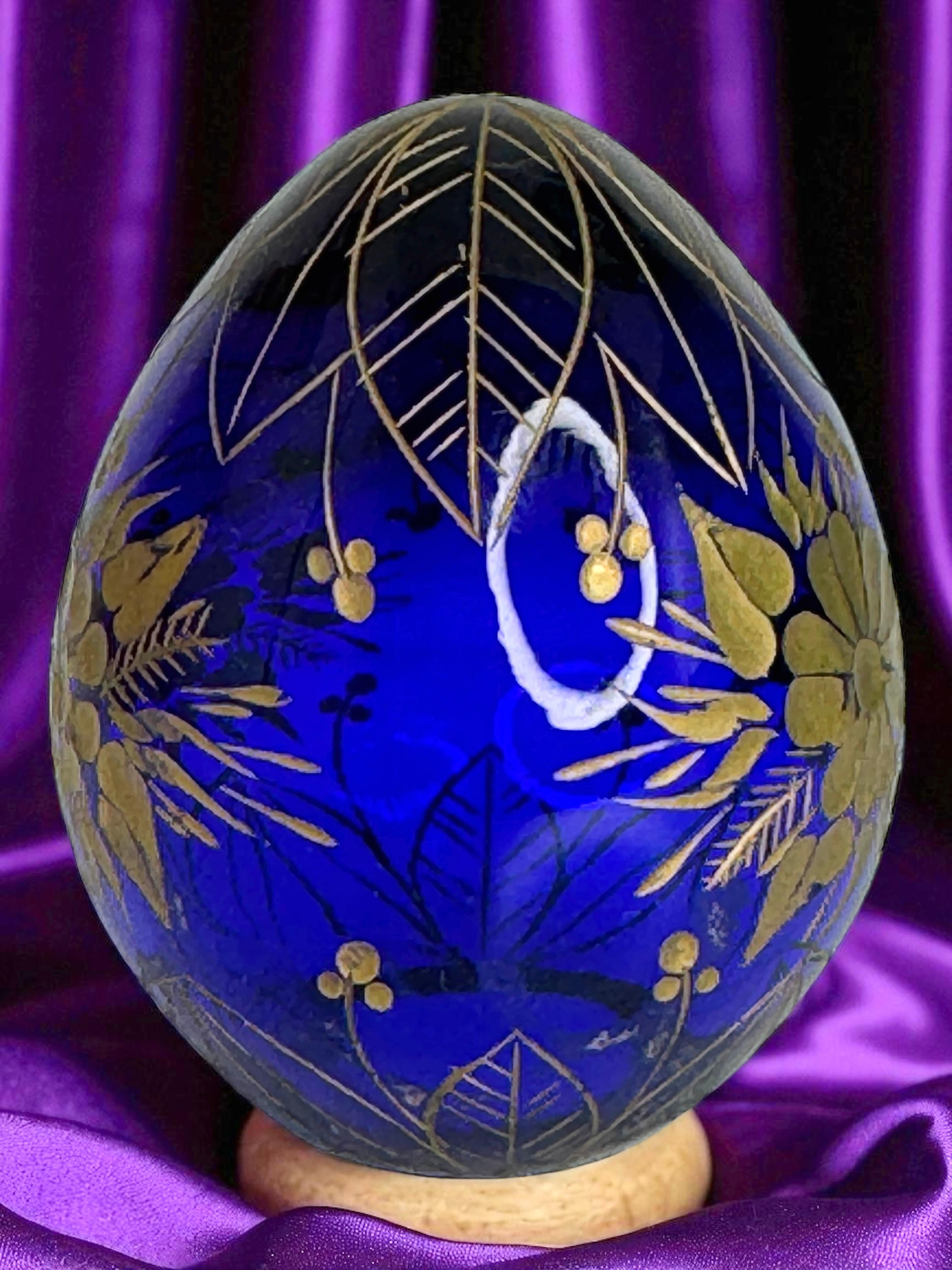 Vintage Faberge Stil Russland Glas Ei mit geätzten russischen Ornamenten Blumen (Geschliffenes Glas) im Angebot