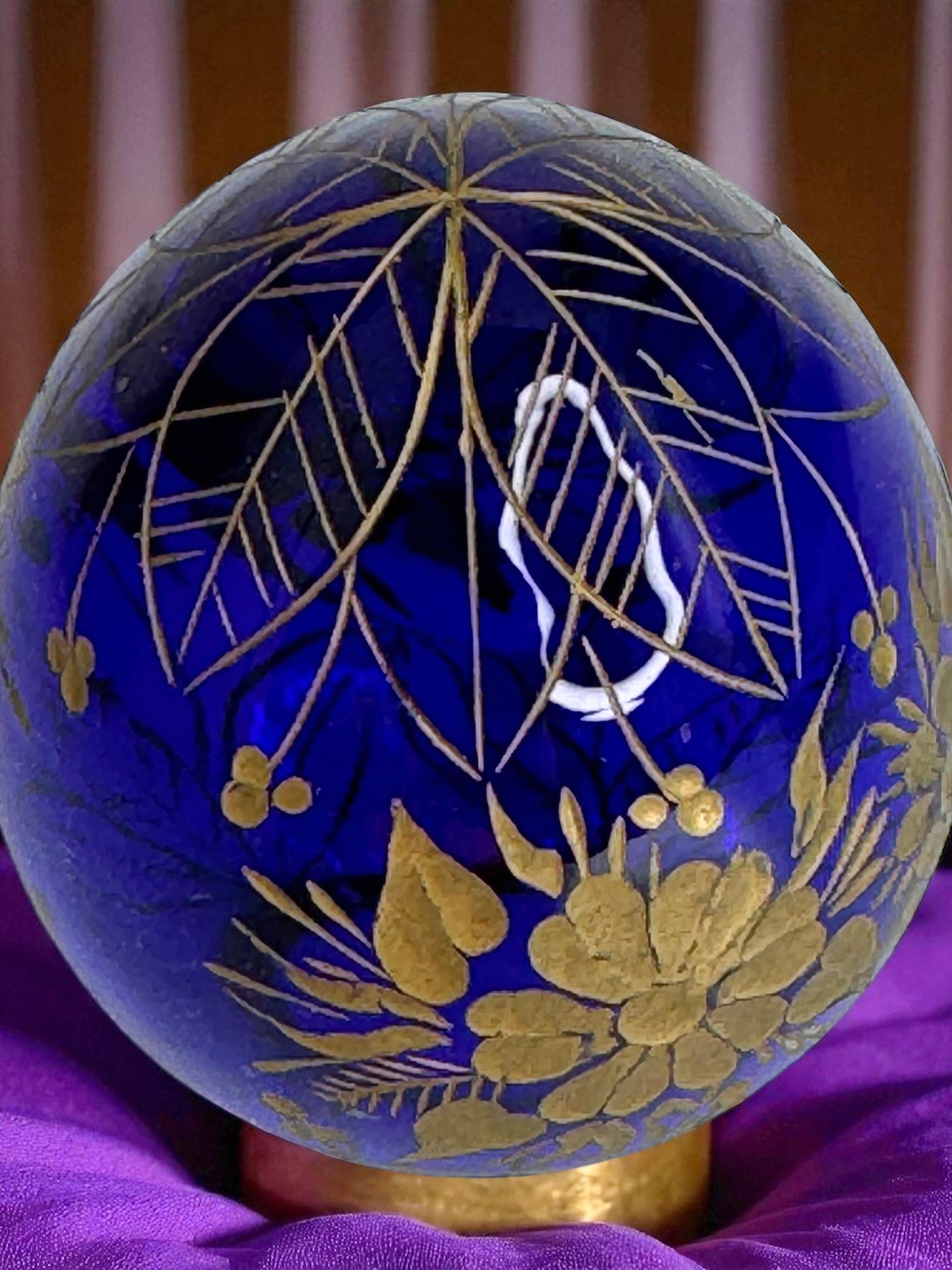 Vintage Faberge Stil Russland Glas Ei mit geätzten russischen Ornamenten Blumen im Angebot 1