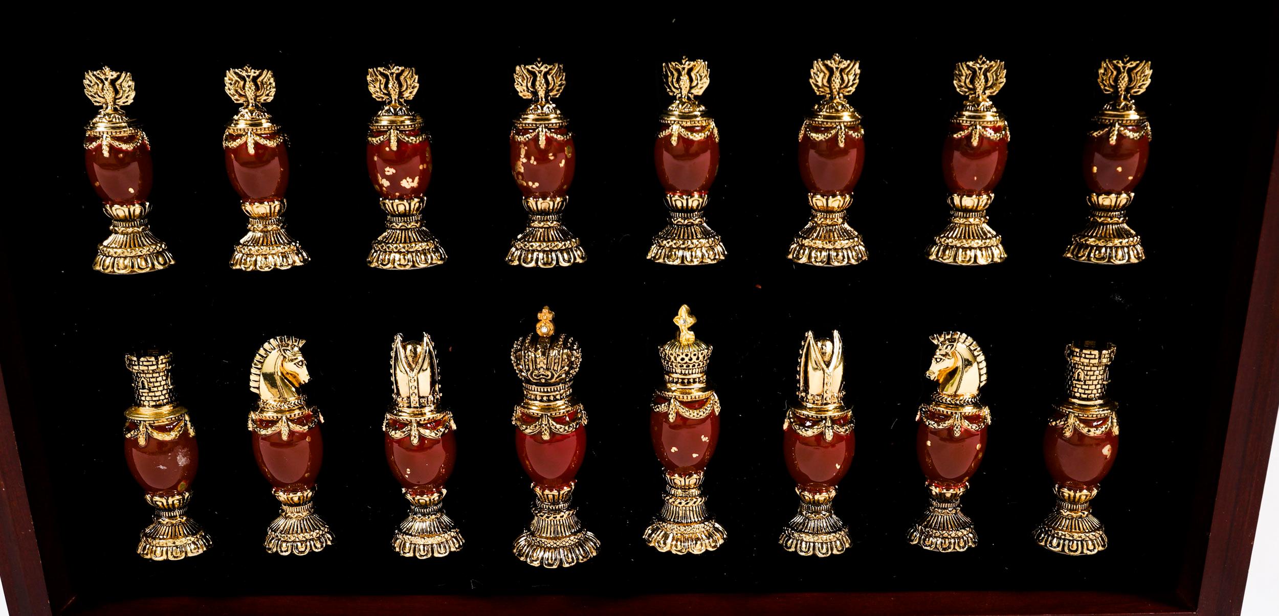 Jeu d'échecs vintage Faberge en noyer, marbre d'Amboyna et malachite 20ème siècle en vente 10