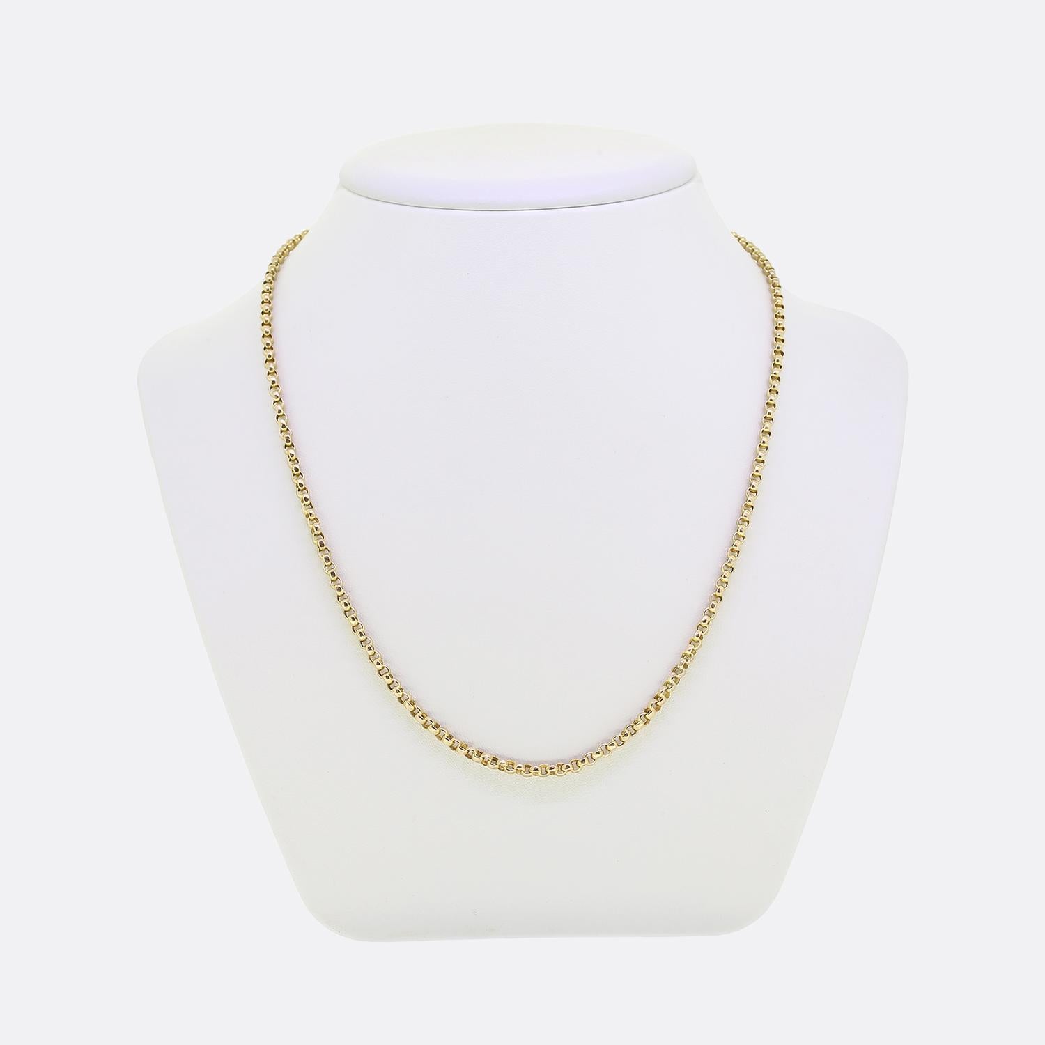 Here we have a vintage 9ct yellow gold faceted belcher chain with a secure bayonet clasp at the back; a perfect piece for everyday wear. 

Condition: Used (Very Good)
Weight: 7.6 grams
Chain Length: 18.5 inches
Chain Width: 2.5mm x 2.5mm
Fastening: