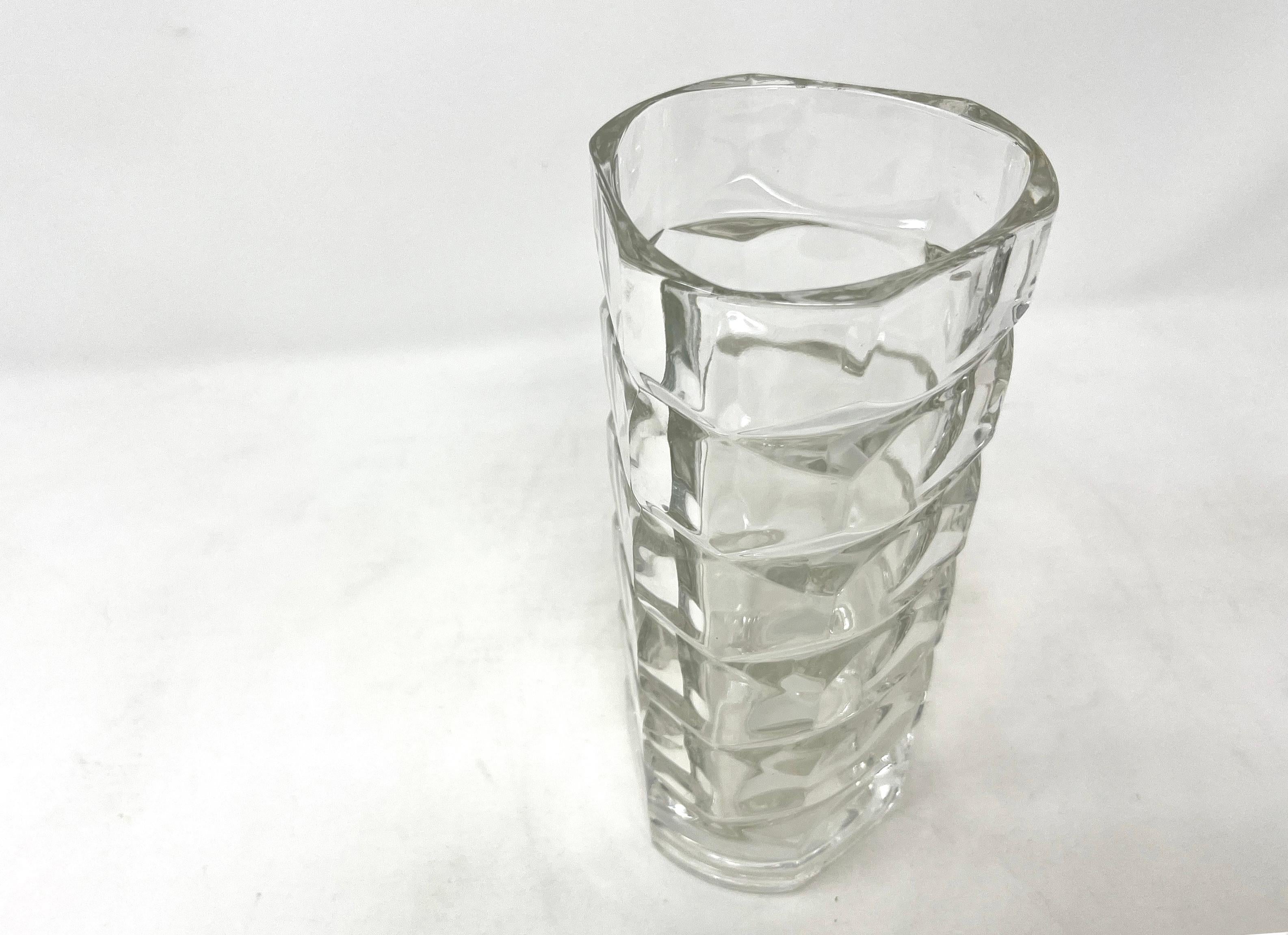 Vaso francese sfaccettato in vetro pressato, geometrico triangolare anni '70, Francia in vendita 1