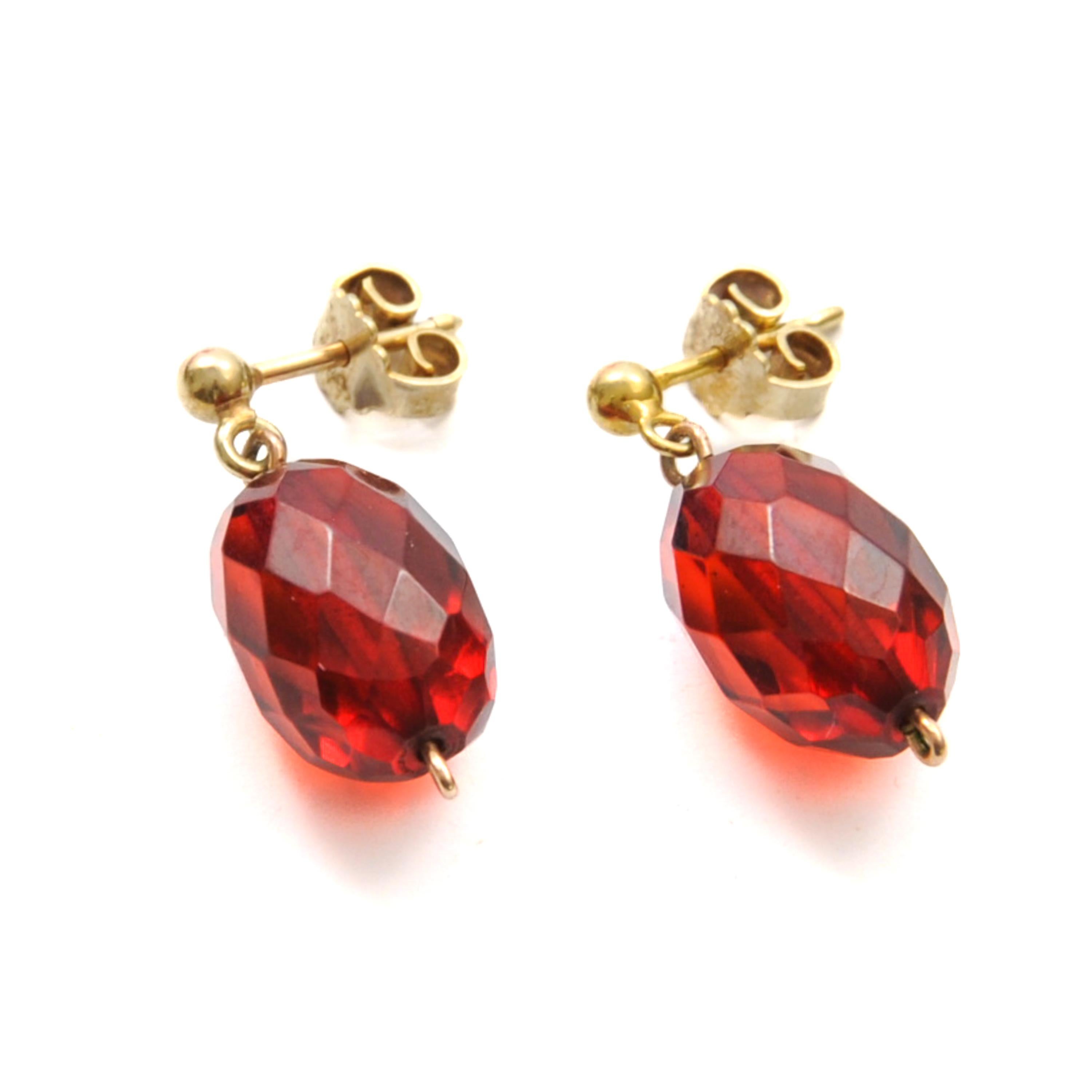 Vintage Faceted Red Amber and Gold Dangle Earrings For Sale 1