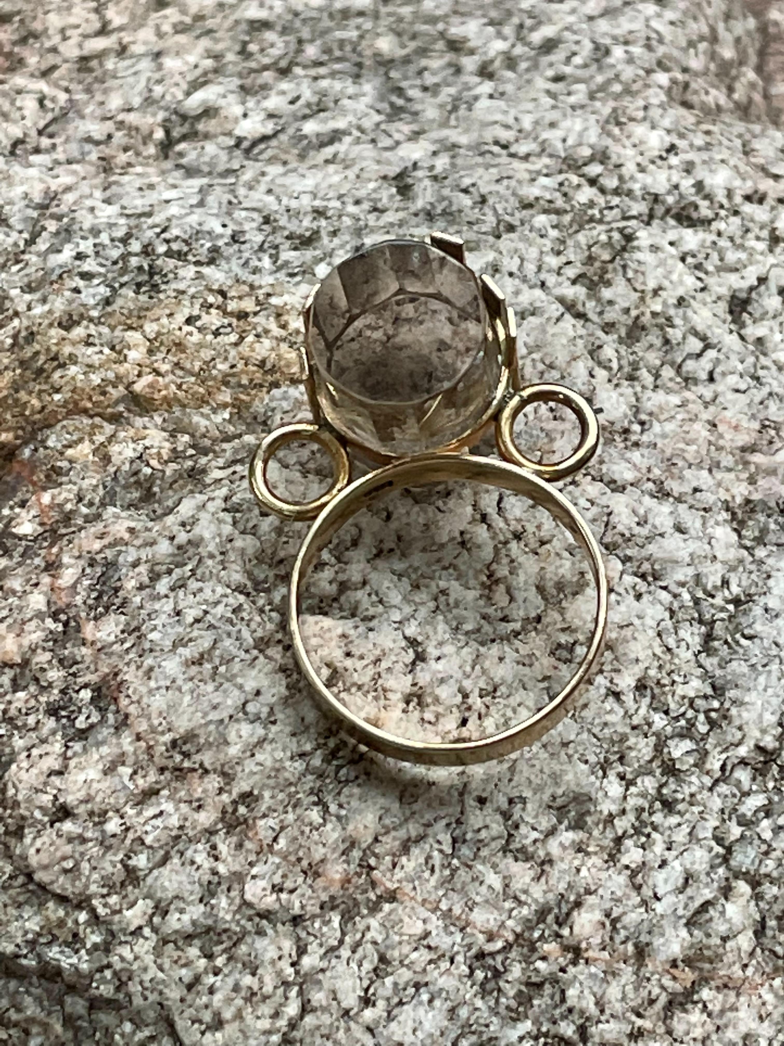Vintage Faceted Tube-Shaped Smoky Quartz 14 Karat Yellow Gold Fashion Ring In Good Condition In St. Louis Park, MN