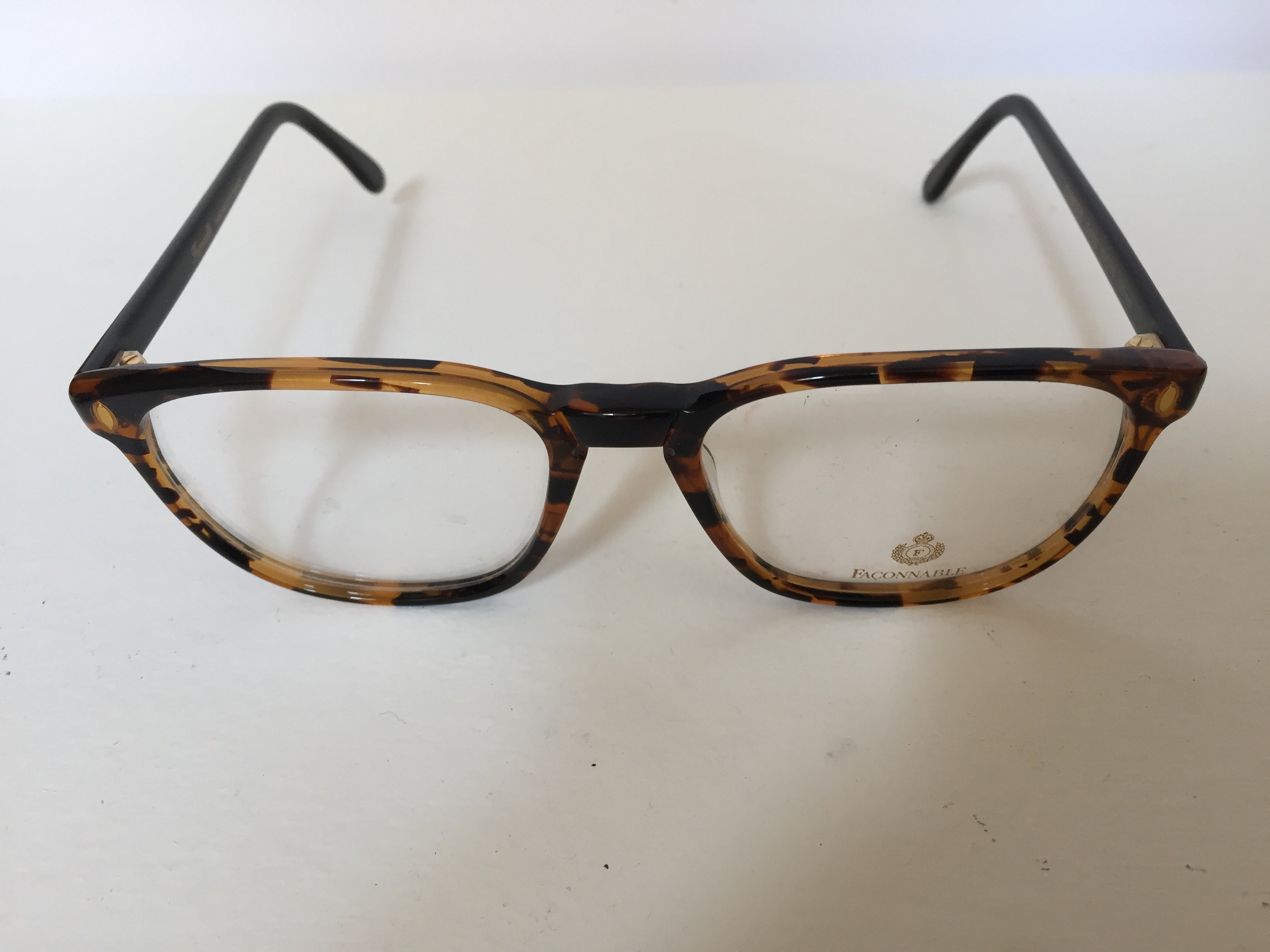 Vintage Faconnable eyeglasses.
Vintage glasses Faconnable circa 1980s
Glasses are delivered without a case.
Have an optician adjust your glasses correctly so that they fit well.
New old stock eyeglasses, man, Faconnable eyewear, unisex.