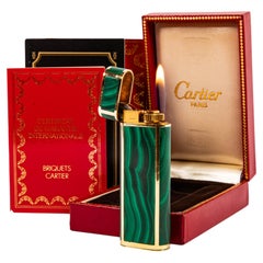 Cartier „Les Must“-Feuerzeug aus 18-karätigem Massivgold in Vintage-Ausführung, Malachit, in Originalverpackung, 1960er Jahre