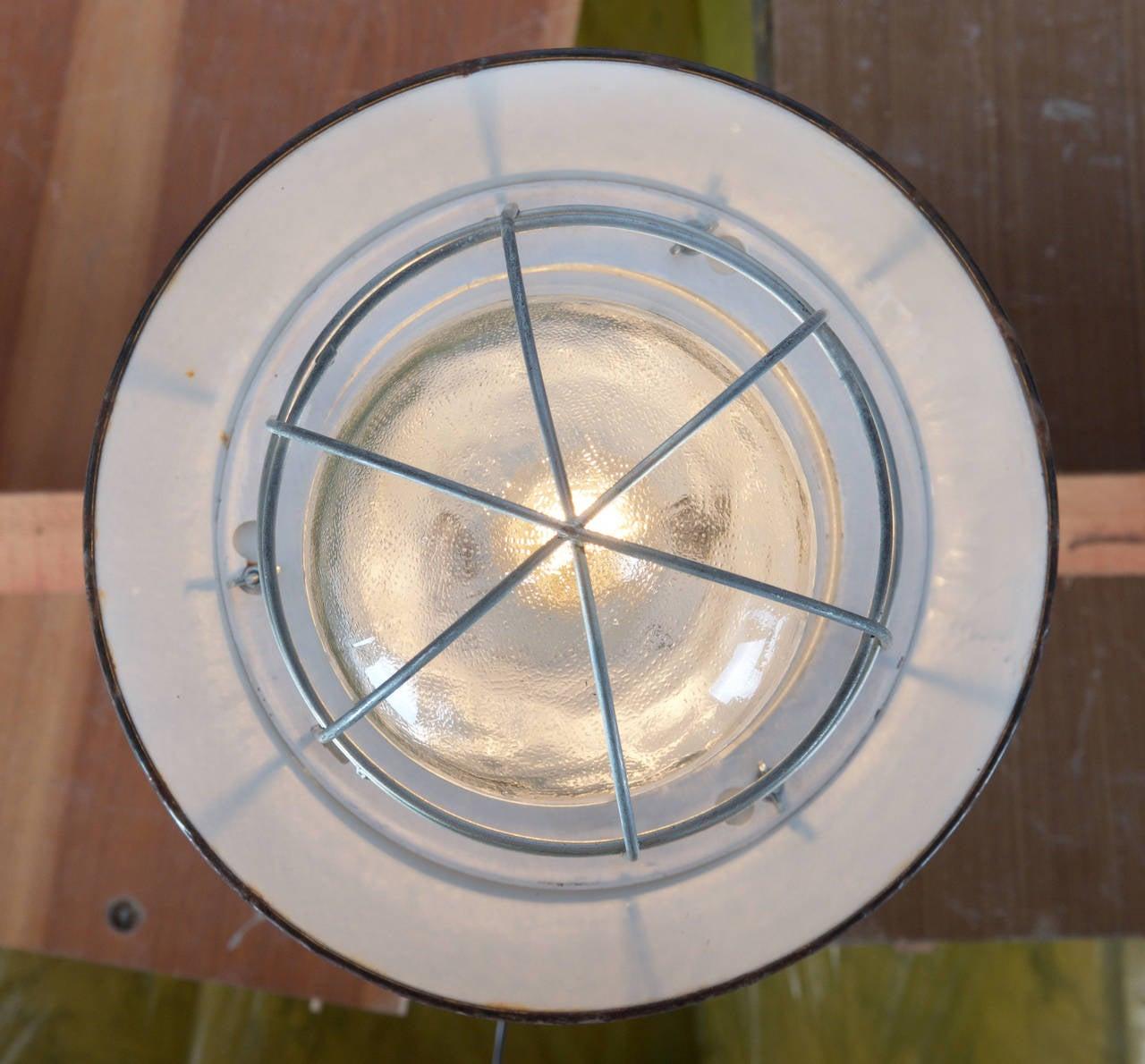 Smalto Lampada a sospensione vintage di fabbrica in vendita