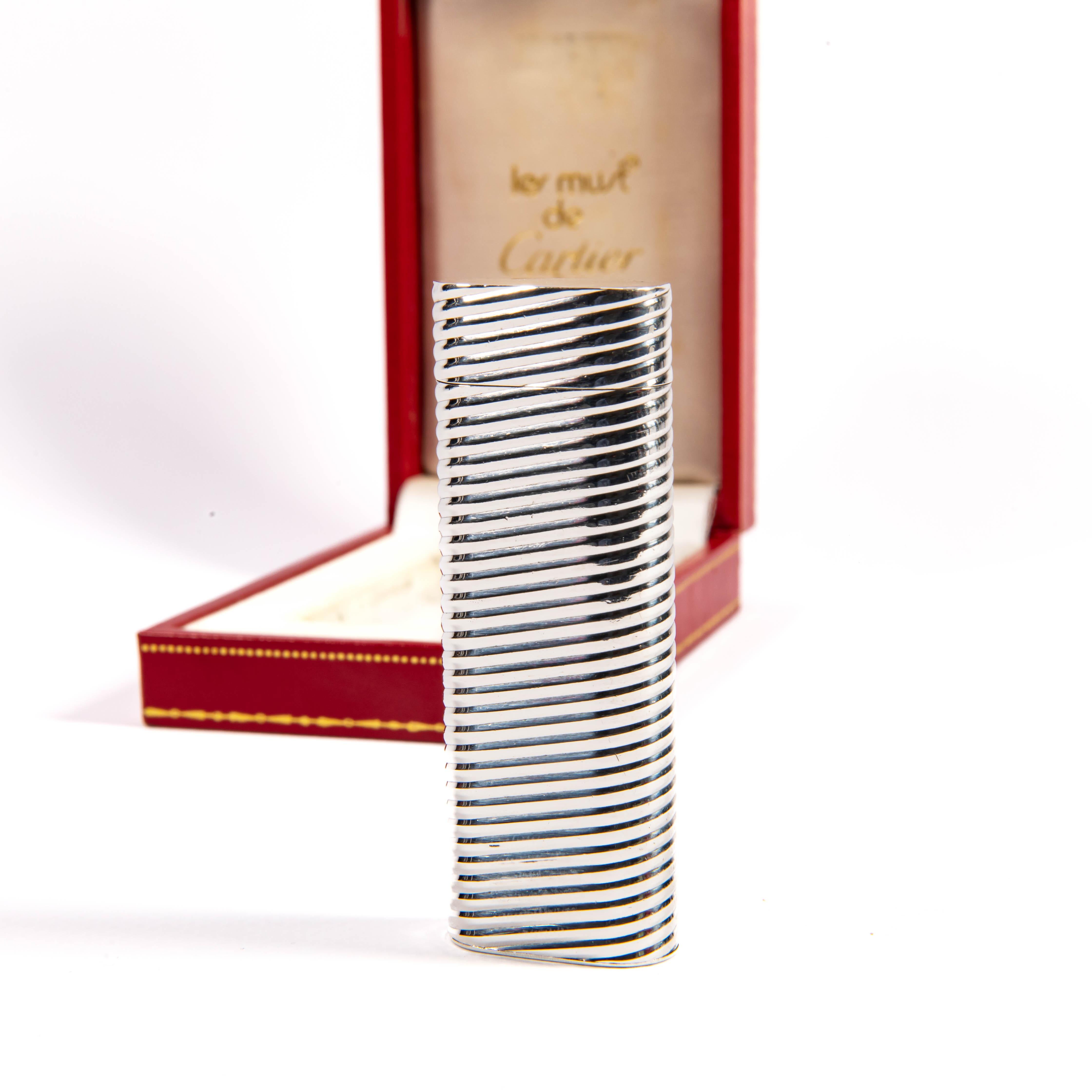 Vintage Factory Solid Silver CARTIER Les Must Lighter in Box 1970s In Excellent Condition For Sale In DELFT, NL