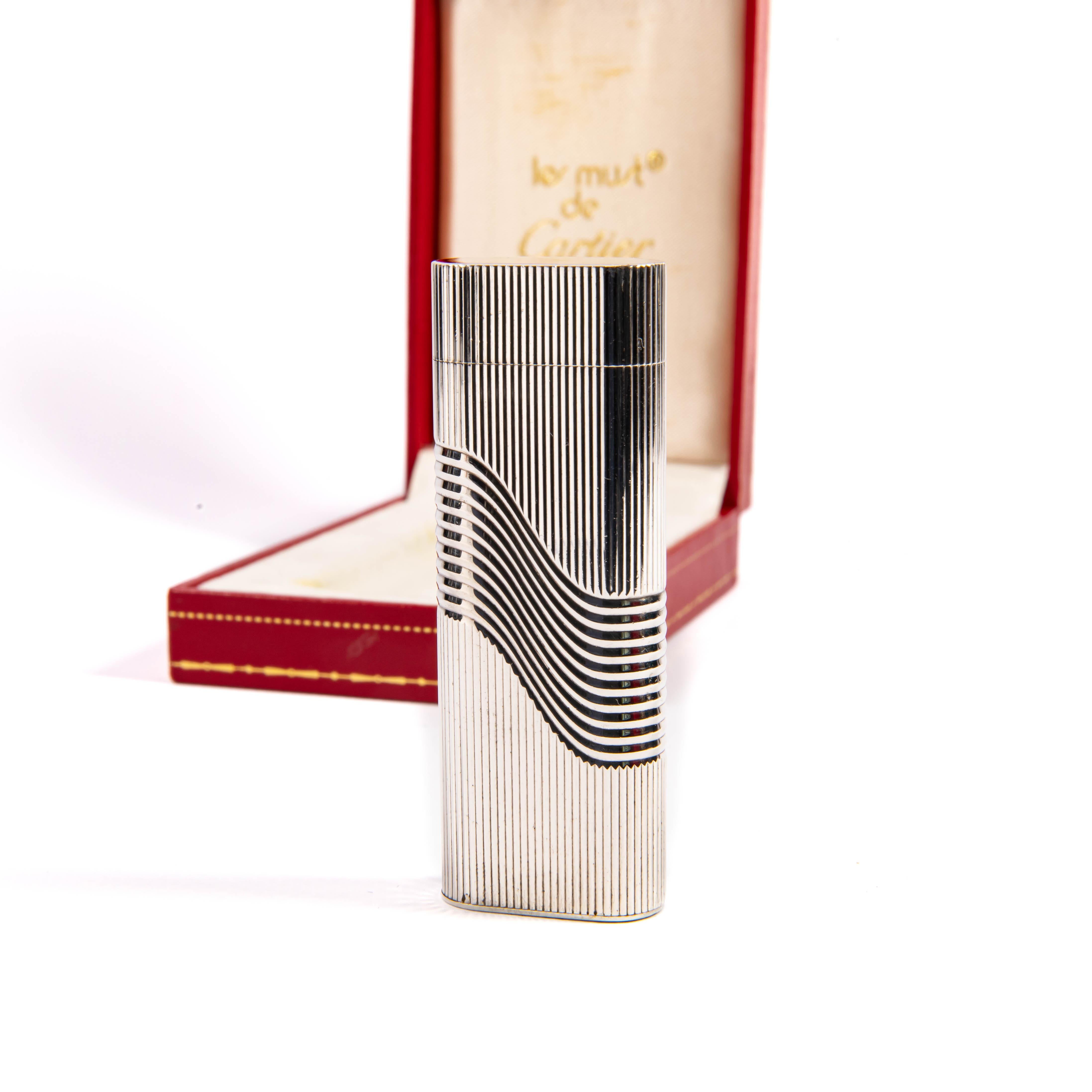 Vintage Factory Solid Silver CARTIER Les Must Lighter in Box 1970s In Excellent Condition For Sale In DELFT, NL