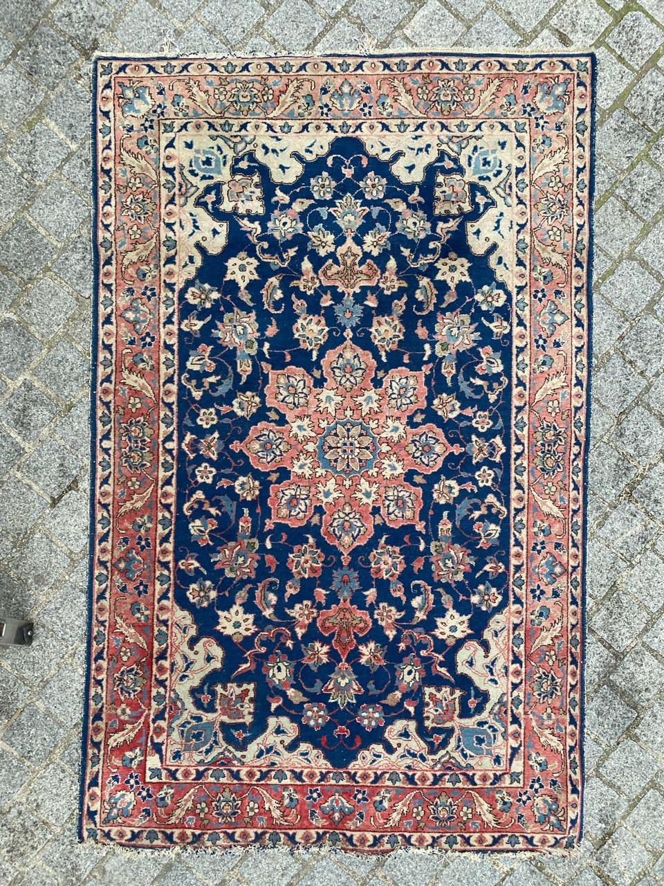 Beautiful mid-century Najaf Abad Isfahan rug with beautiful floral design and nice colors, entirely hand knotted with wool velvet on cotton foundation.

✨✨✨
