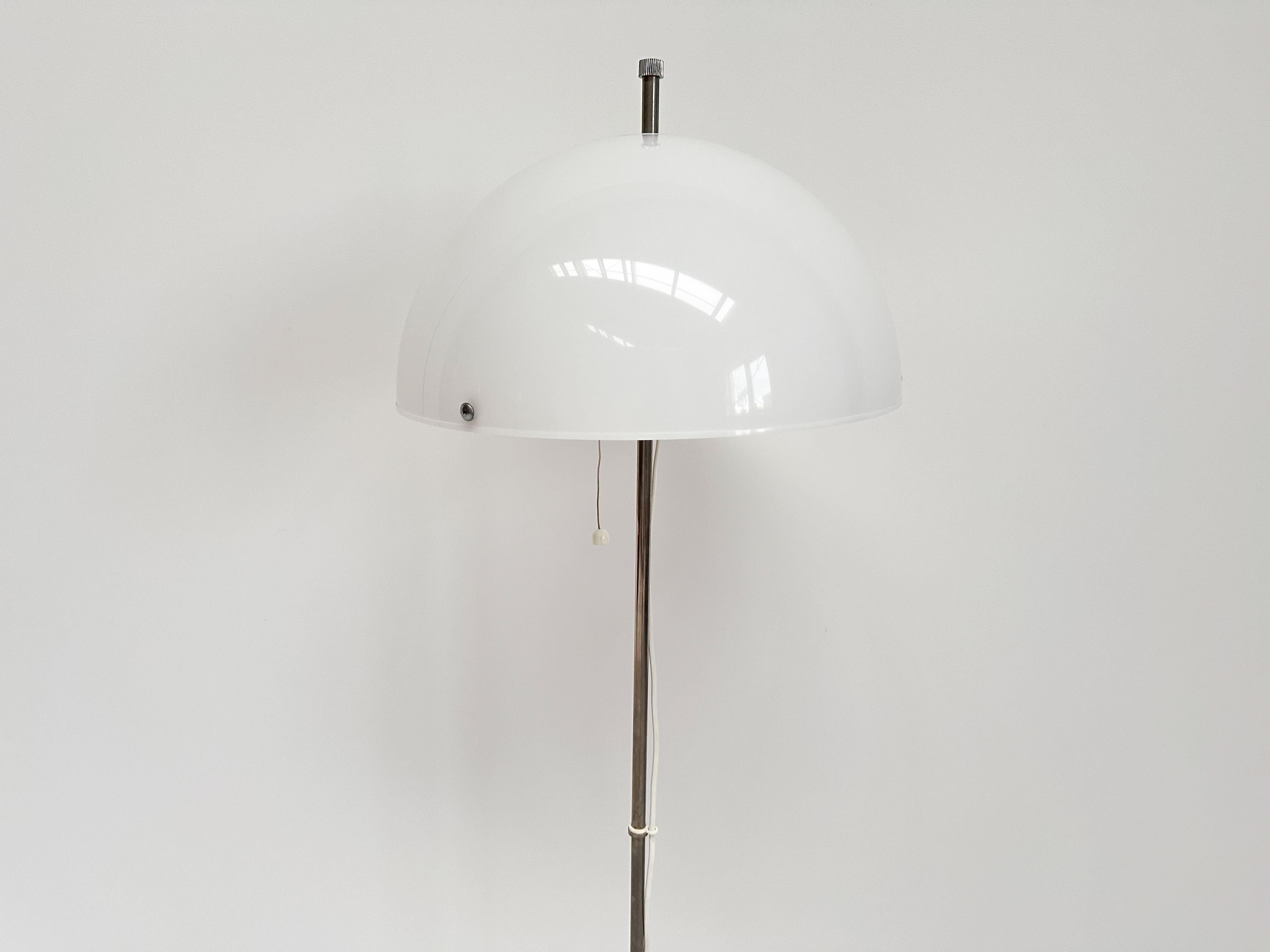 This Vintage Mid-century Swedish Floor Lamp, designed by Fagerhults in the 1970s, is a striking example of Scandinavian design from the mid-20th century. Known for their commitment to quality and innovative design, Fagerhults has created a lamp that