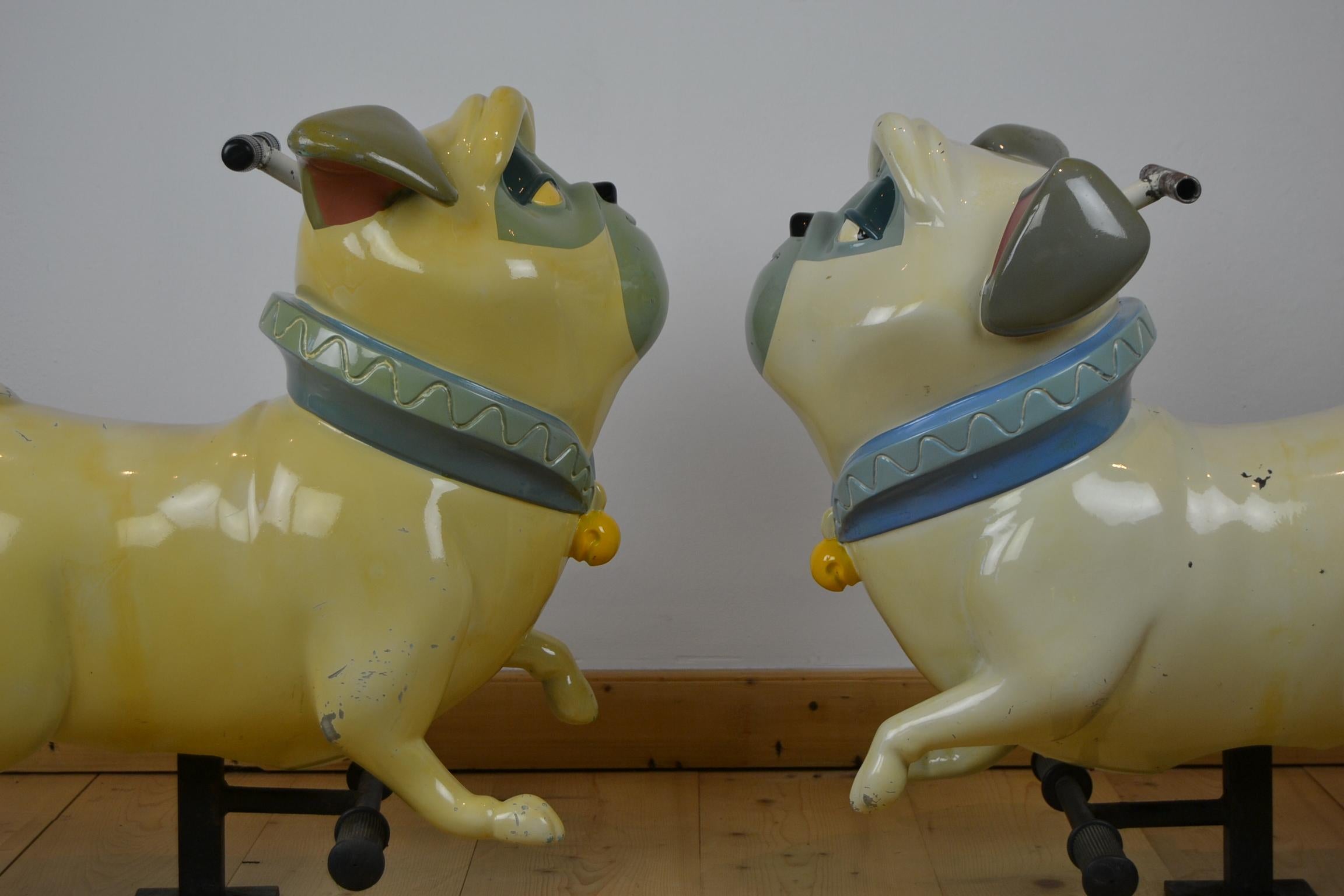 Vintage Fairground Pug Dog Figurine , Pocahontas, 1990s In Good Condition In Antwerp, BE