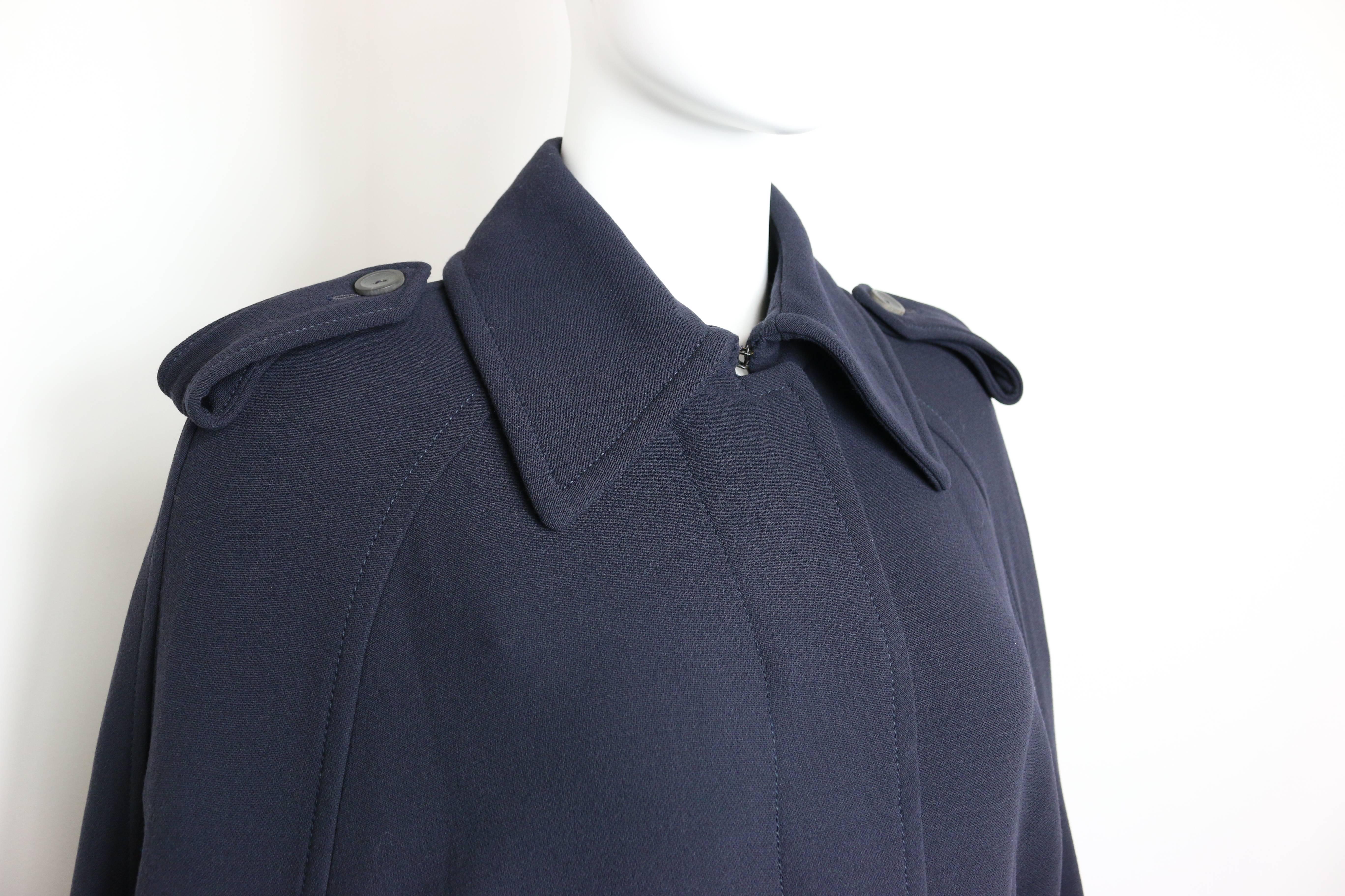 Vintage Herbst 1996 Gucci by Tom Ford, Vintage  Langer Cape-Mantel aus Wolle in Navy (Schwarz) im Angebot