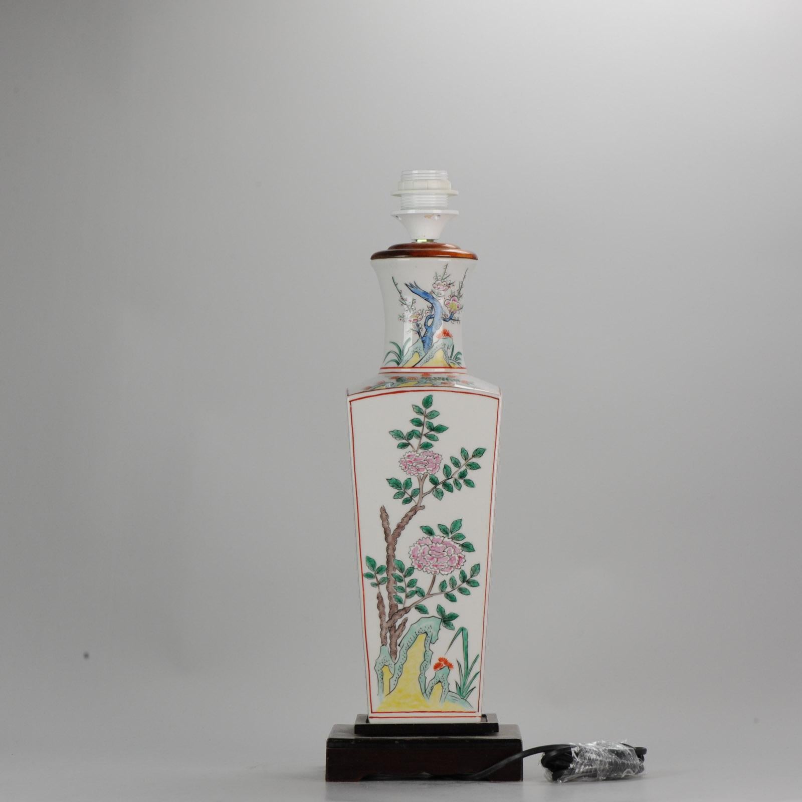 Un intéressant vase de Nankin avec une scène de guerriers. Transformé en lampe.

 Un intéressant vase craquelé de Nankin. République Minguo ou Qing tardif

 
Condition
Etat général ; Cou restauré, plus aucun dommage. Taille : 550 mm de haut