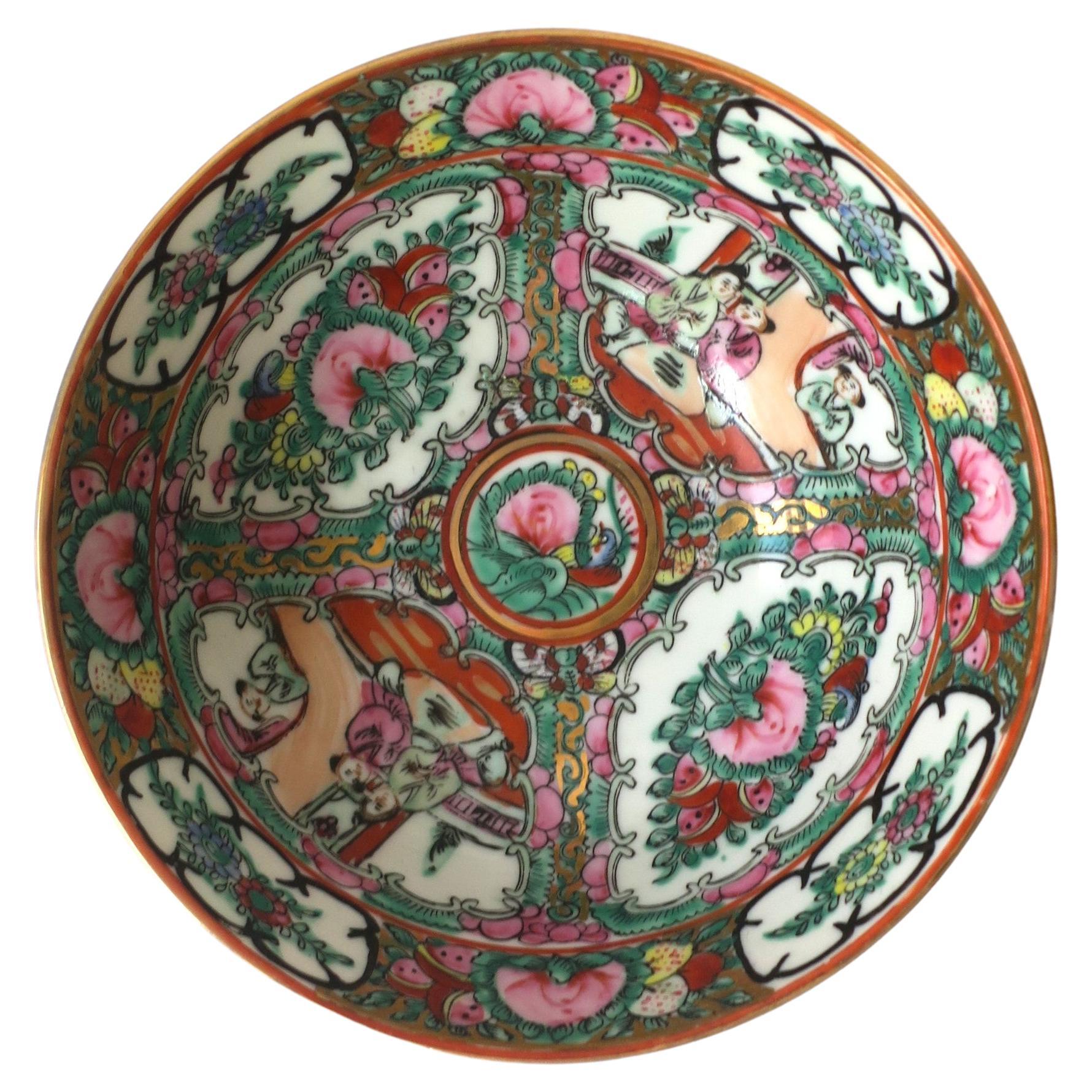Famille-Schale aus Keramik mit rosa-rosa Medaillon und Goldmedaillon im Chinoiserie-Stil 