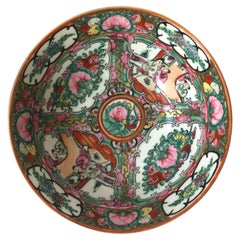 Retro Famille Rose Pink Medallion and Gold Ceramic Bowl in the Chinoiserie Style 