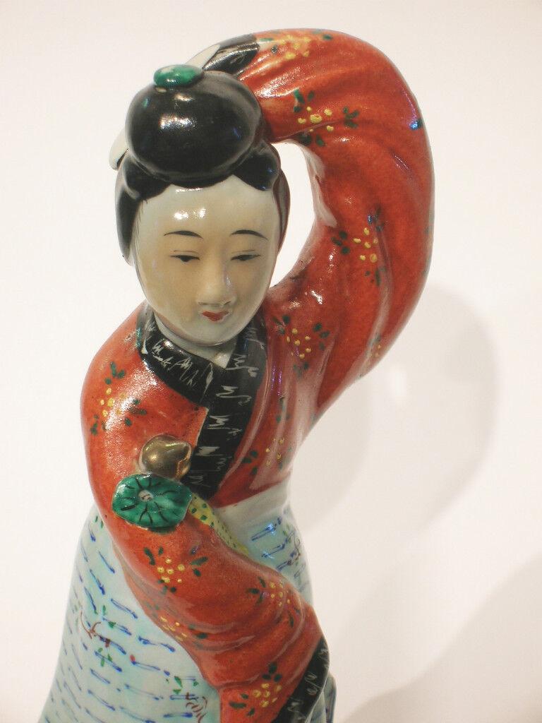 Porcelaine Vieille dame de cour dansante en porcelaine Famille Rose - Chine - vers 1930 en vente