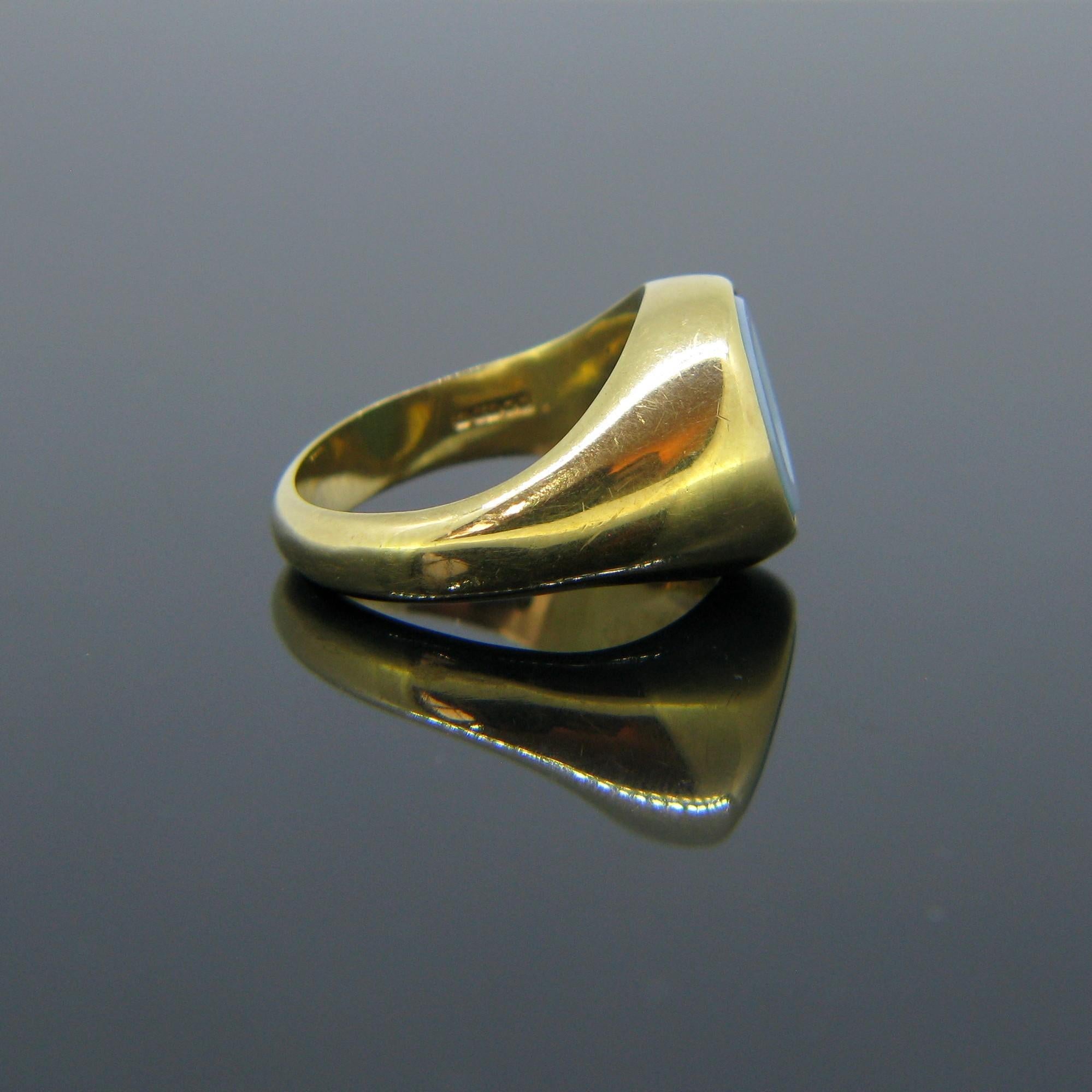 Vintage Familienwappen-Siegelring aus Achat mit Intaglio, 18kt Gold (Rundschliff)