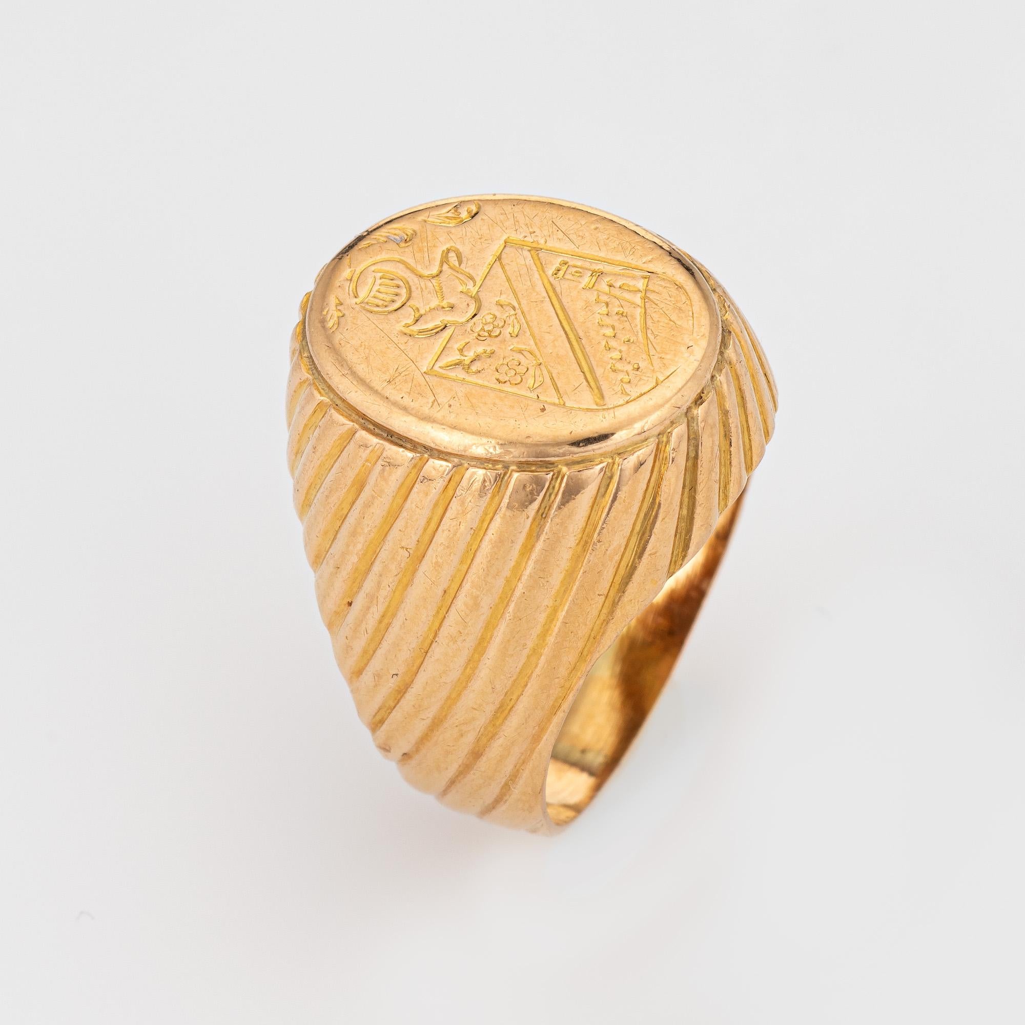 Finely detailed vintage family crest signet ring (circa 1950s to 1960s) crafted in 18 karat yellow gold. 

The signet mount features a castle with floral detail and a figure dressed in a Suit of Armor to the top. Perched on a ridged band the ring