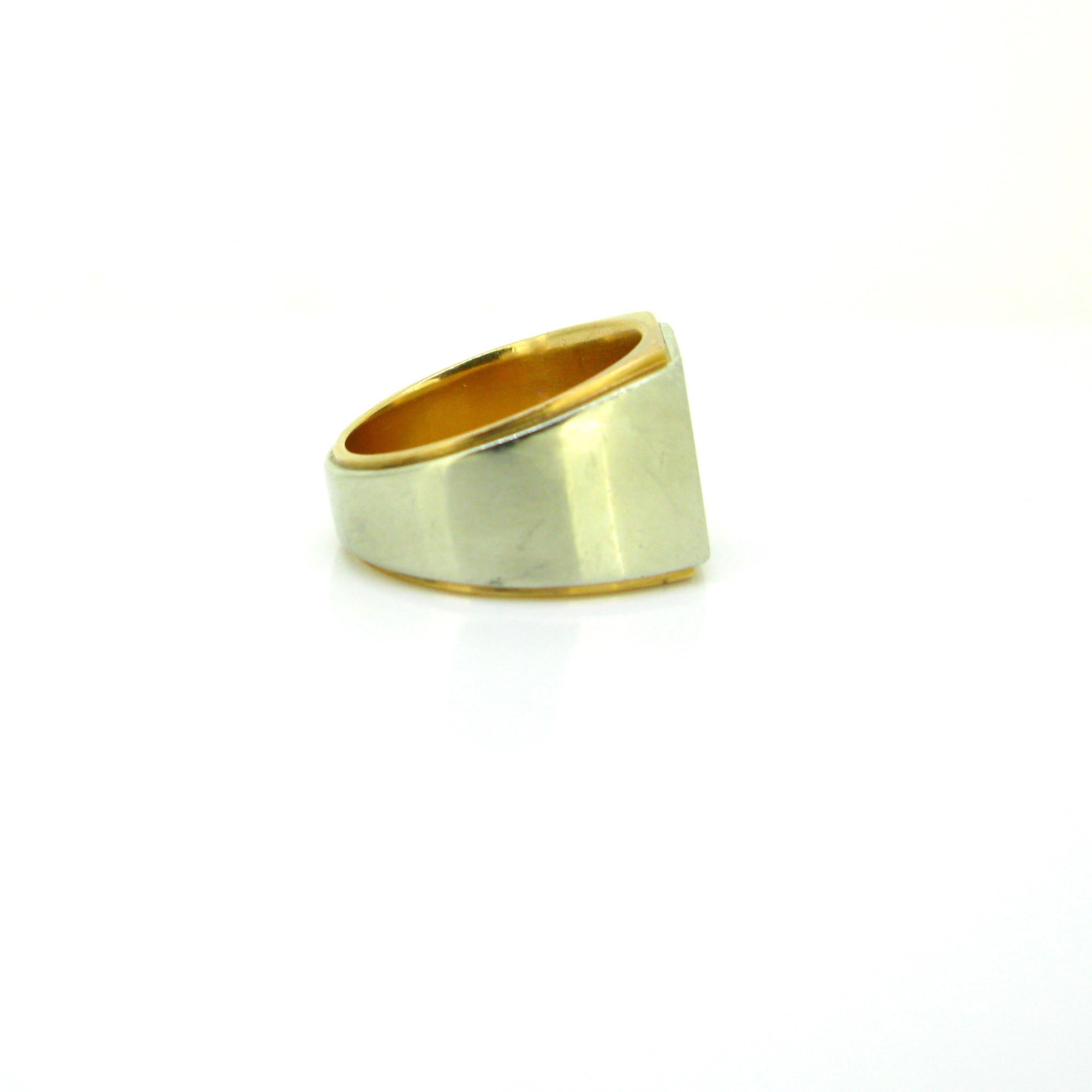 Vintage Siegelring, Familienwappen, 18 Karat Gelb- und Weißgold, Frankreich, um 1960 im Zustand „Gut“ in London, GB