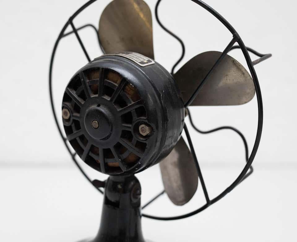 Vintage Fan, circa 1940 For Sale 1
