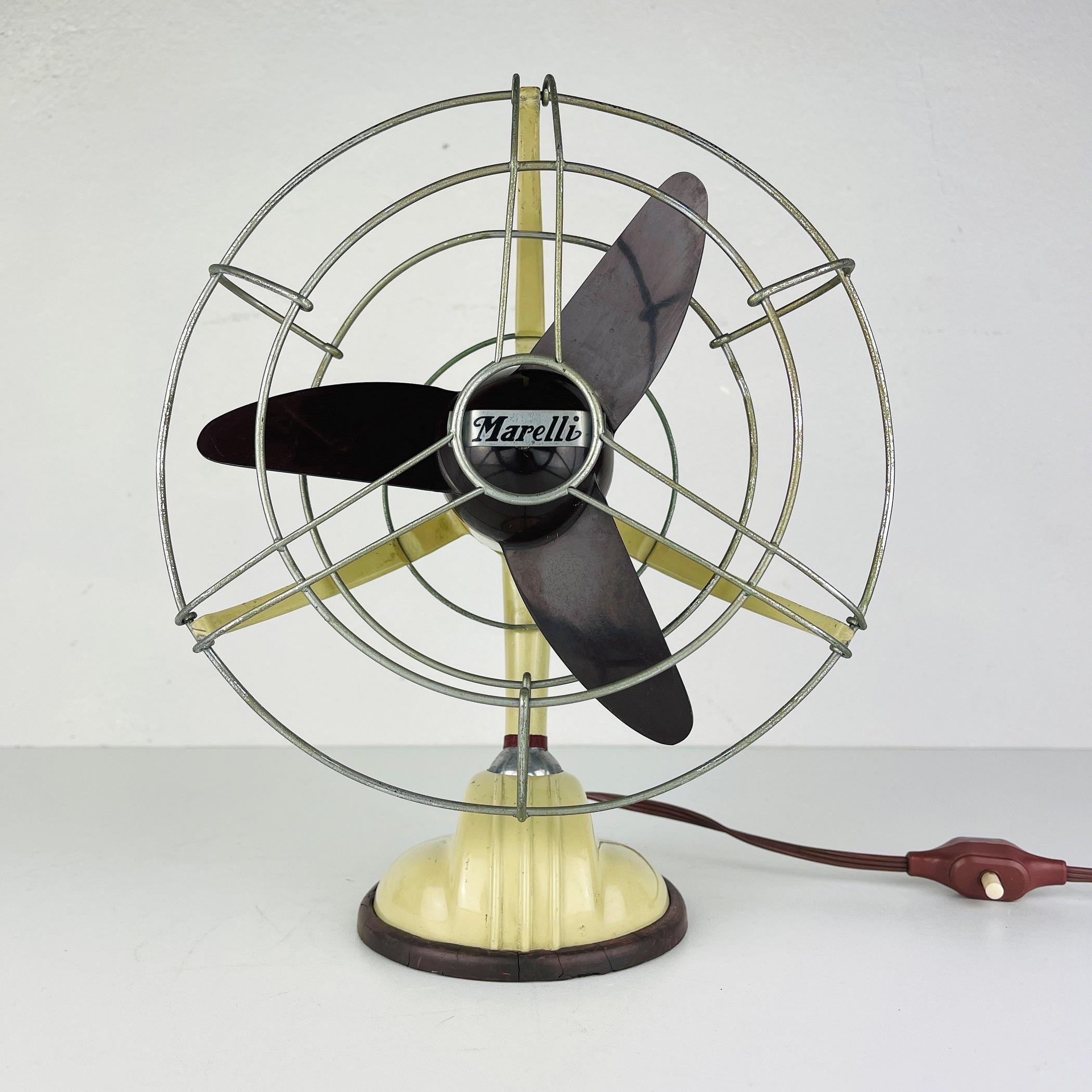 Vintage Marelli fan model 3519 years '50, at one speed, not oscillating, for support or suspension, with manual rotation and inclination. Made in Italy in manufacture Ercole Marelli & C (Milano). The vintage fan is in good vintage condition. The fan