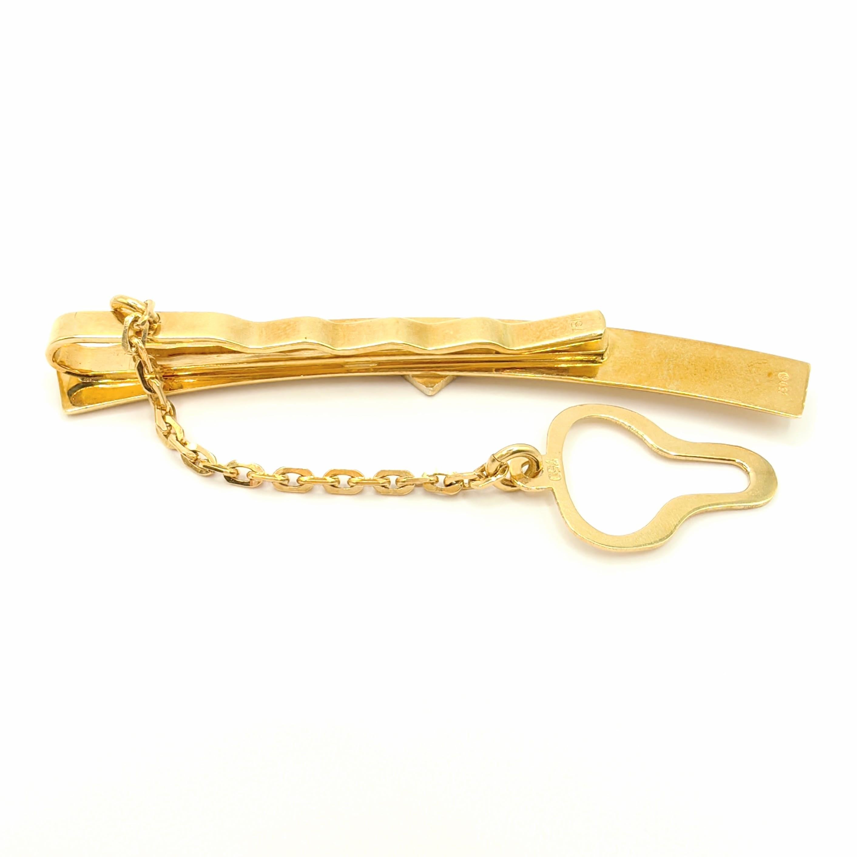 Contemporary Vintage Fan Shape Tie Clip With Chain in 18K Yellow & White Two-tone Gold For Sale
