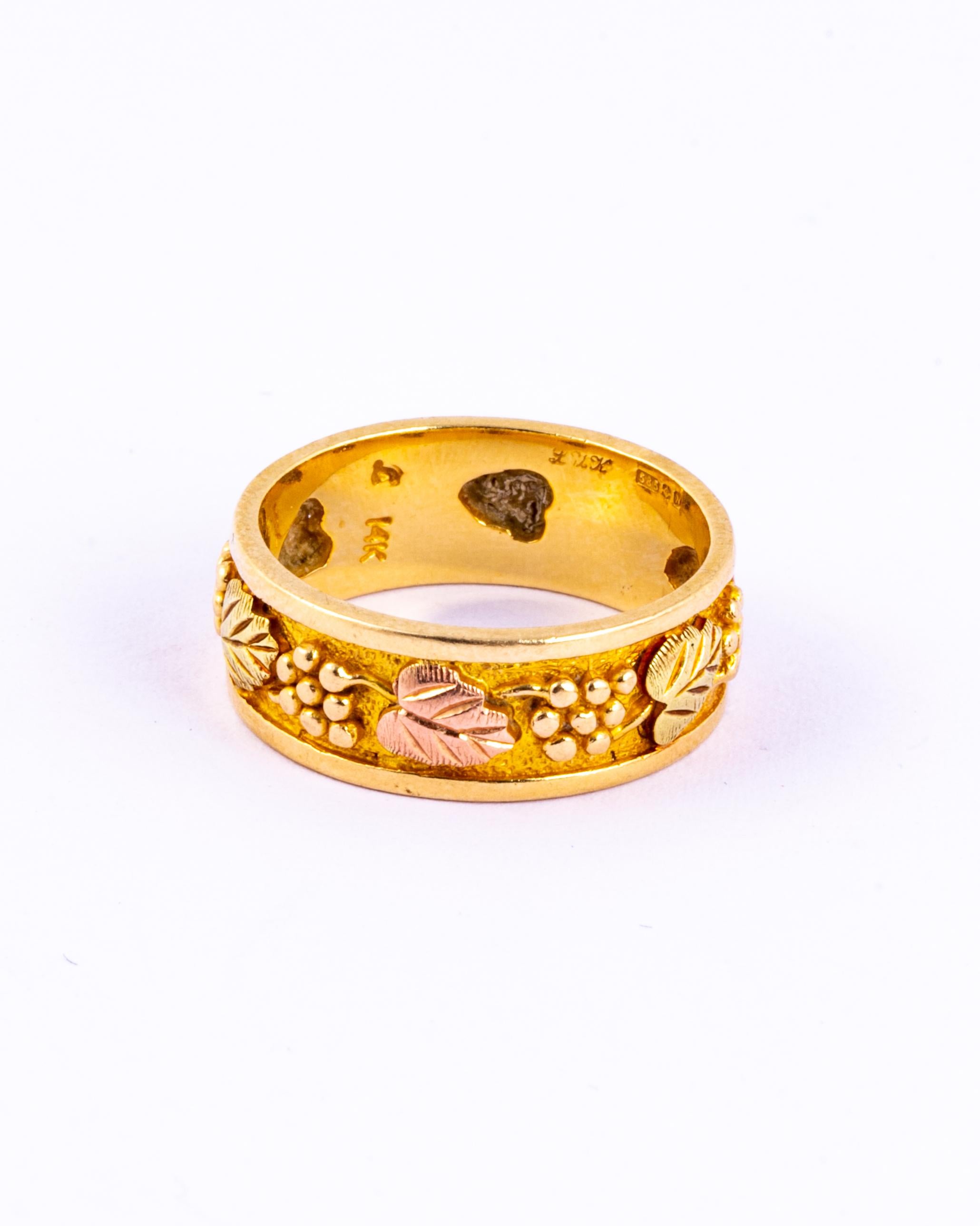 Vintage Fancy 14 Carat Rose and Yellow Gold Band In Excellent Condition For Sale In Chipping Campden, GB