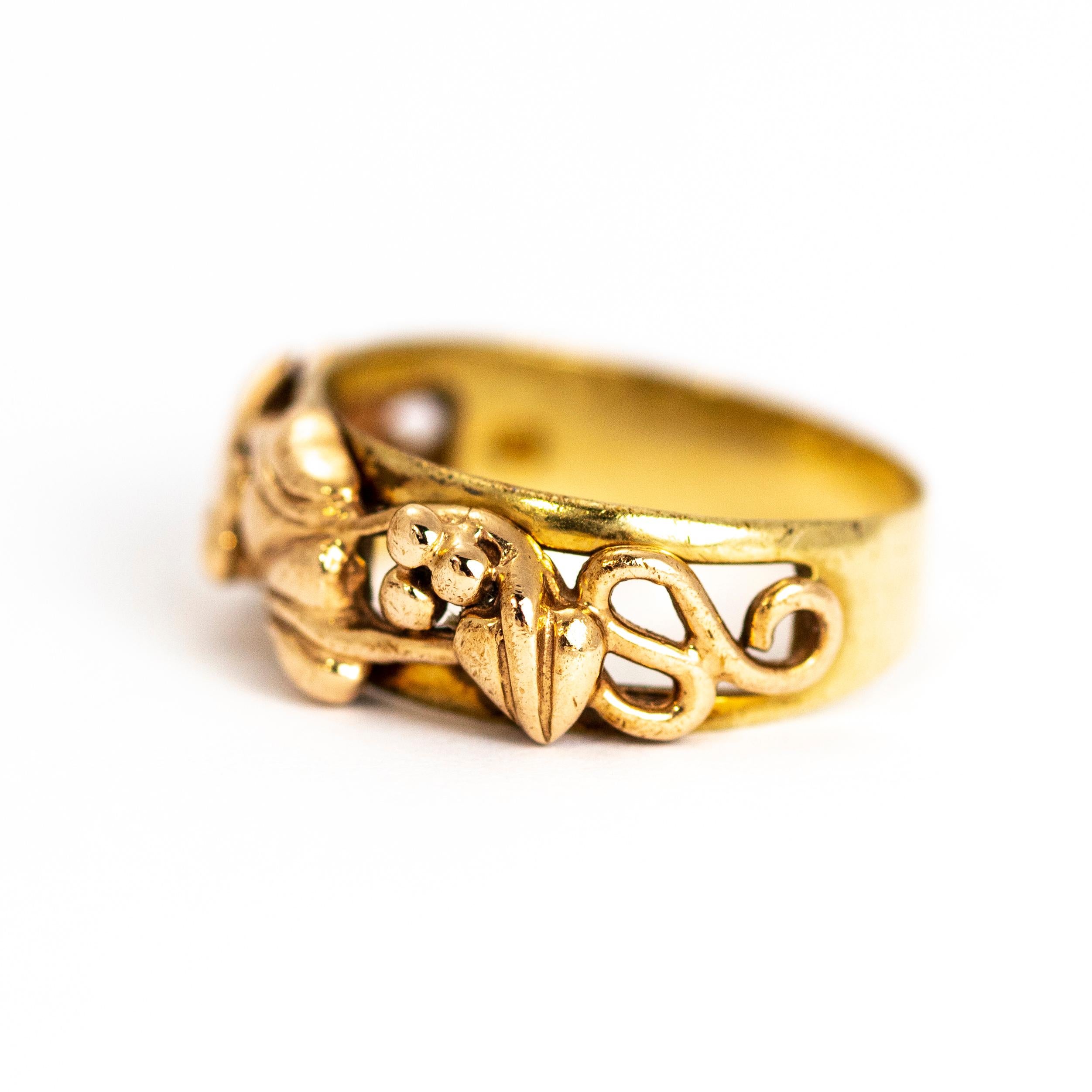 This fancy gold band has two tone gold berry and vine detail that is wrapped around half of the band. The band underneath the vines is a split band. This would made the most perfect wedding band or a fancy everyday ring!

Ring Size: N or 6 3/4
Band