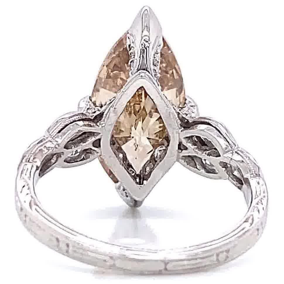 Verlobungsring aus Platin mit braunem Fancy-Diamant im Marquiseschliff Damen