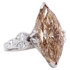 Verlobungsring aus Platin mit braunem Fancy-Diamant im Marquiseschliff