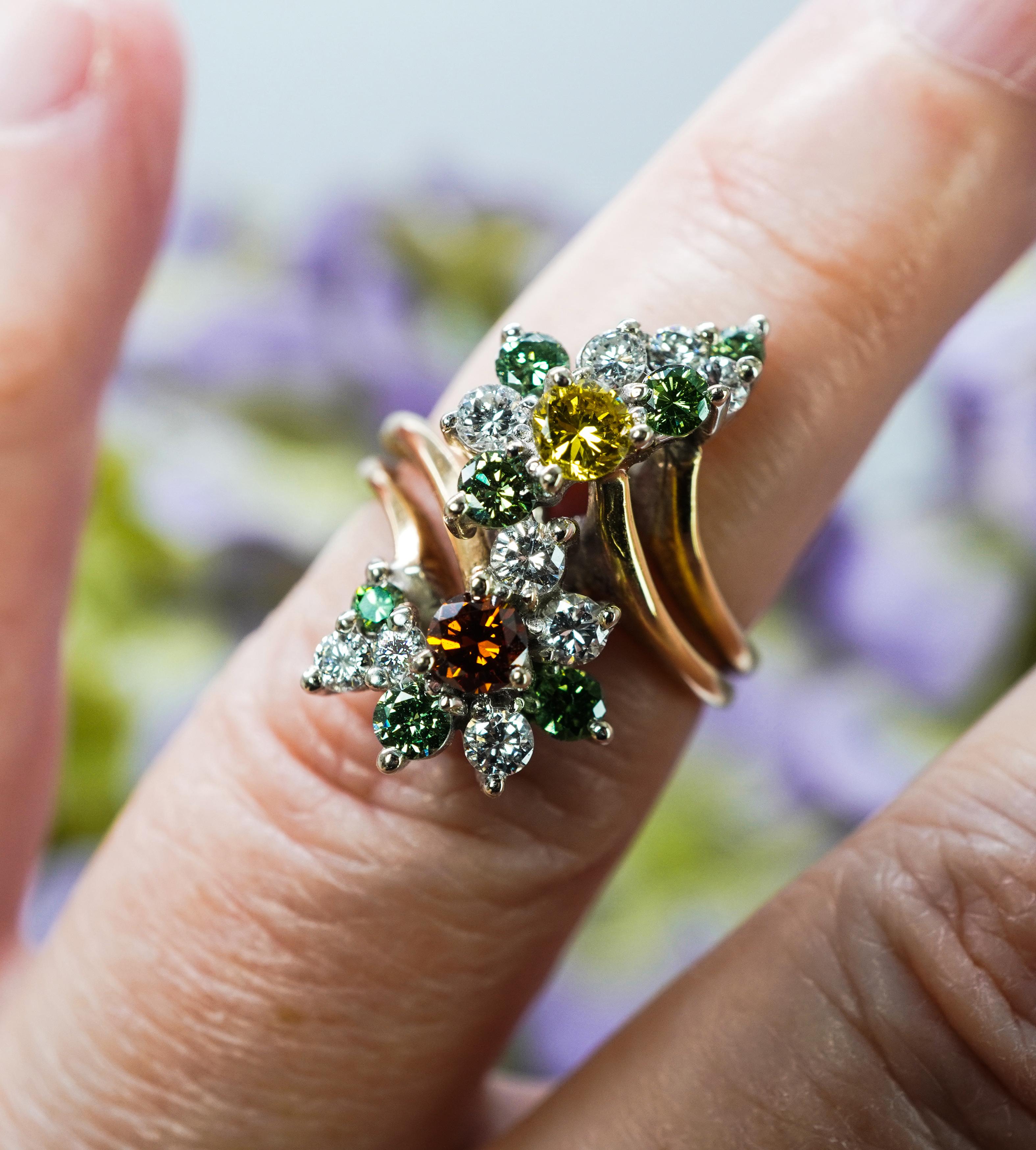 Donna Anello d'epoca con diamante bianco giallo canarino di colore arancione verde fantasia in oro 14 carati in vendita