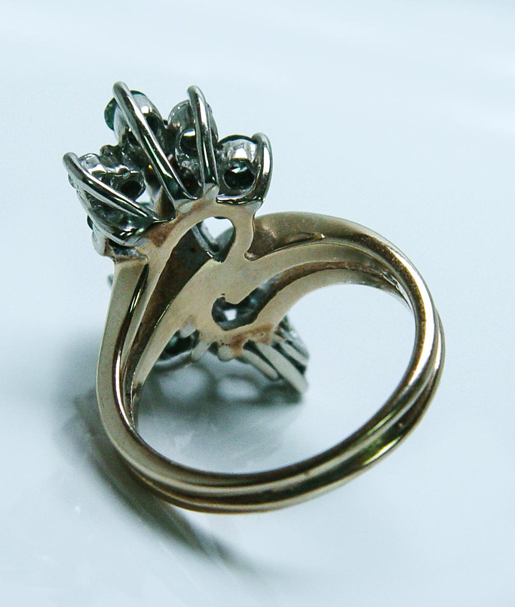 Anello d'epoca con diamante bianco giallo canarino di colore arancione verde fantasia in oro 14 carati in vendita 2
