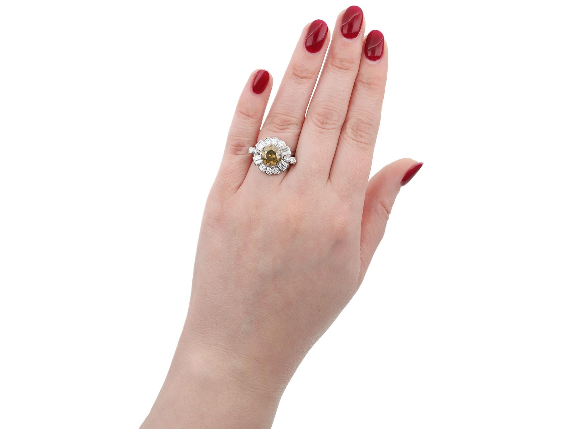 Round Cut Vintage fancy colour diamond cluster ring, circa 1950 For Sale