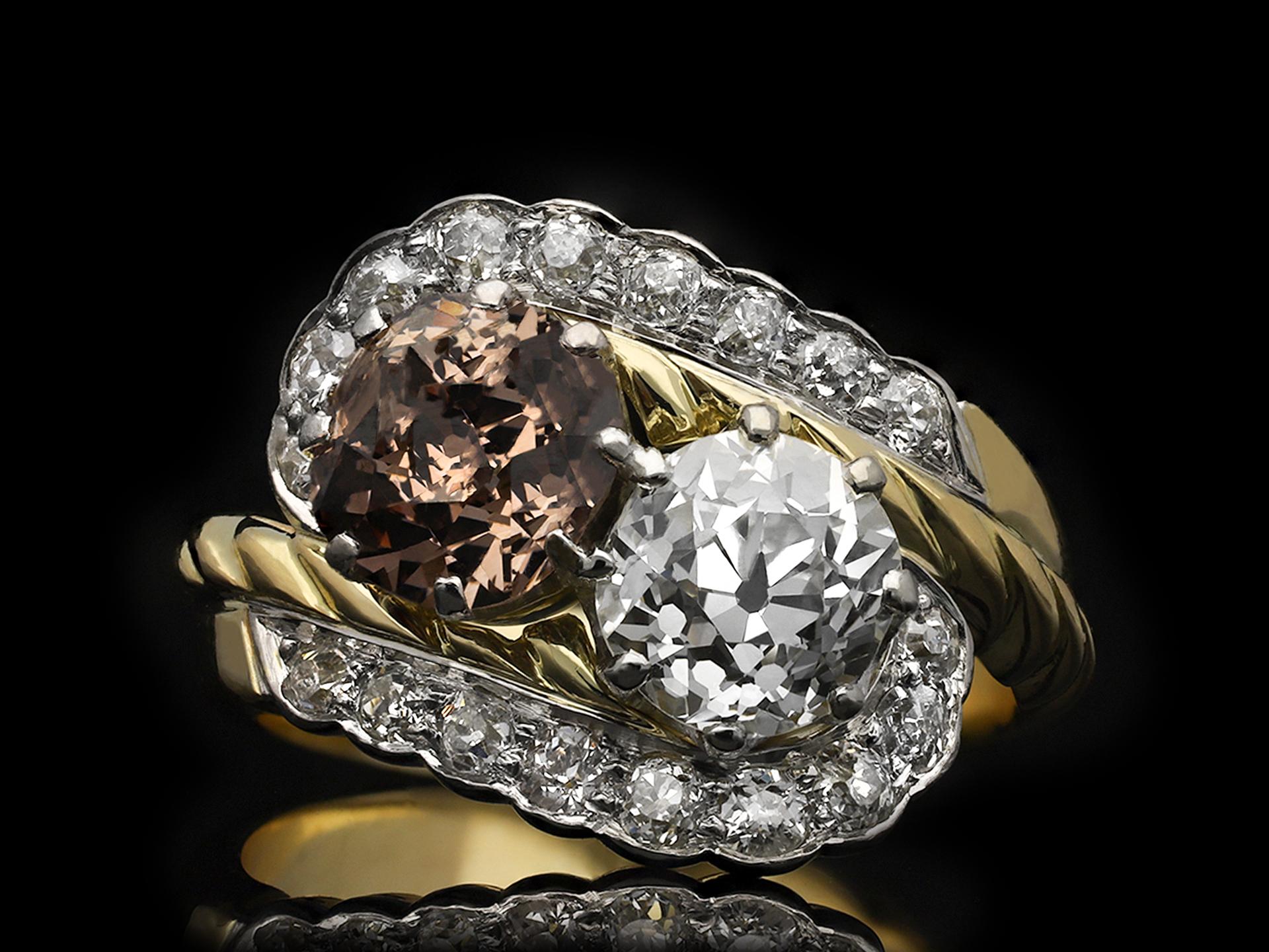 Women's Vintage fancy coloured diamond crossover ring, circa 1950. For Sale