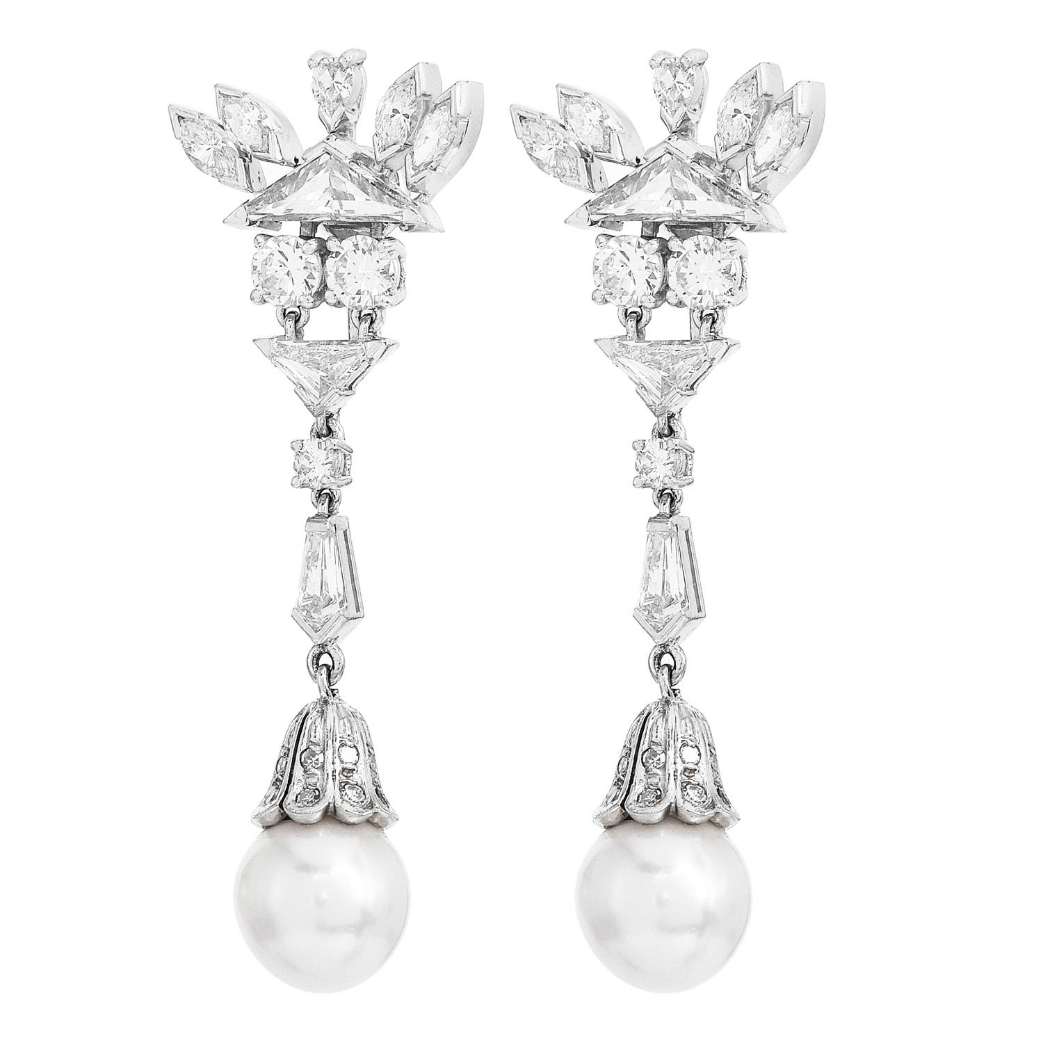 Taille mixte Clips d'oreilles vintage à clips géométriques en platine avec perles Akoya et diamants taille fantaisie en vente