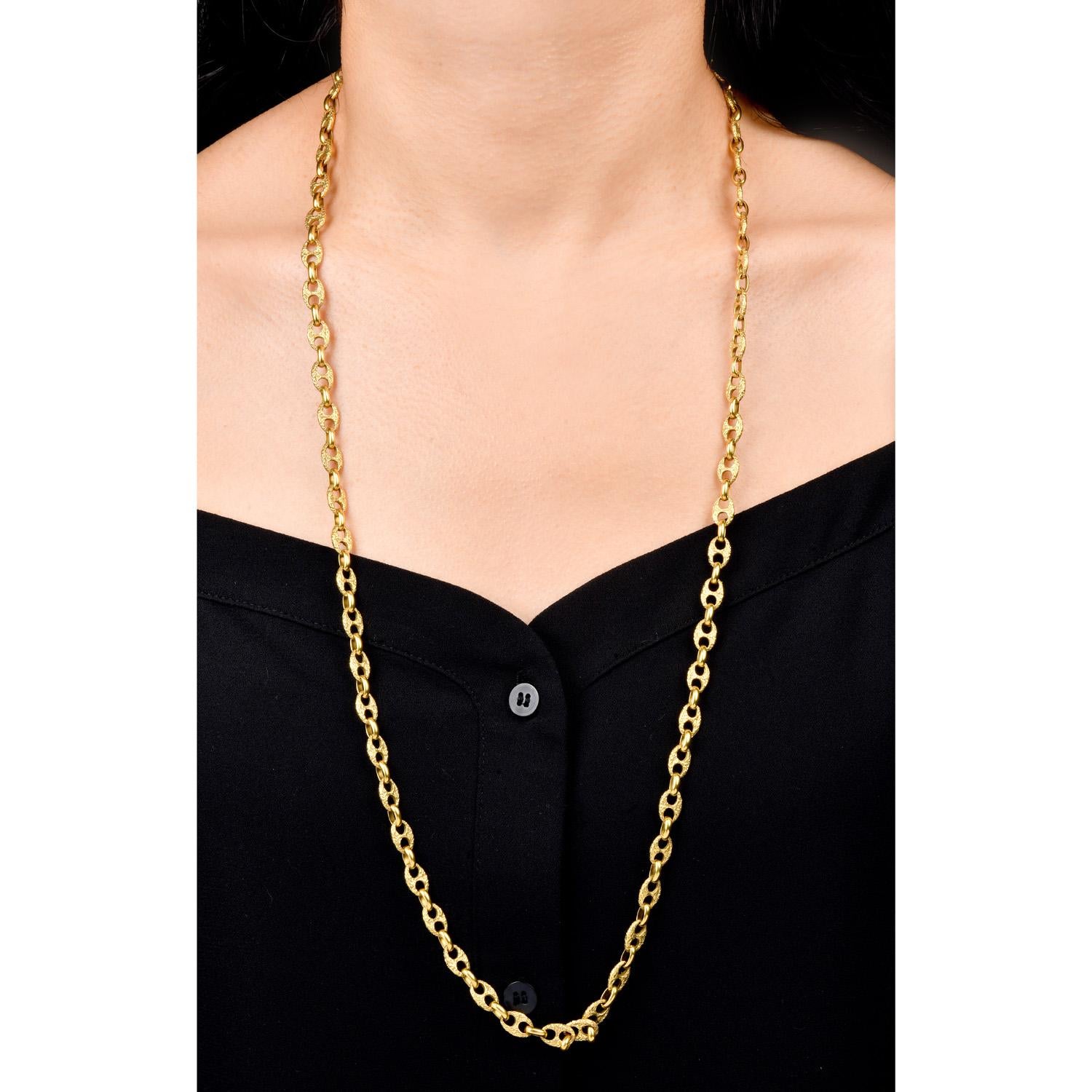 Vintage Fancy Guchi Link-Textured 18K Yellow Gold Necklace For Sale 4