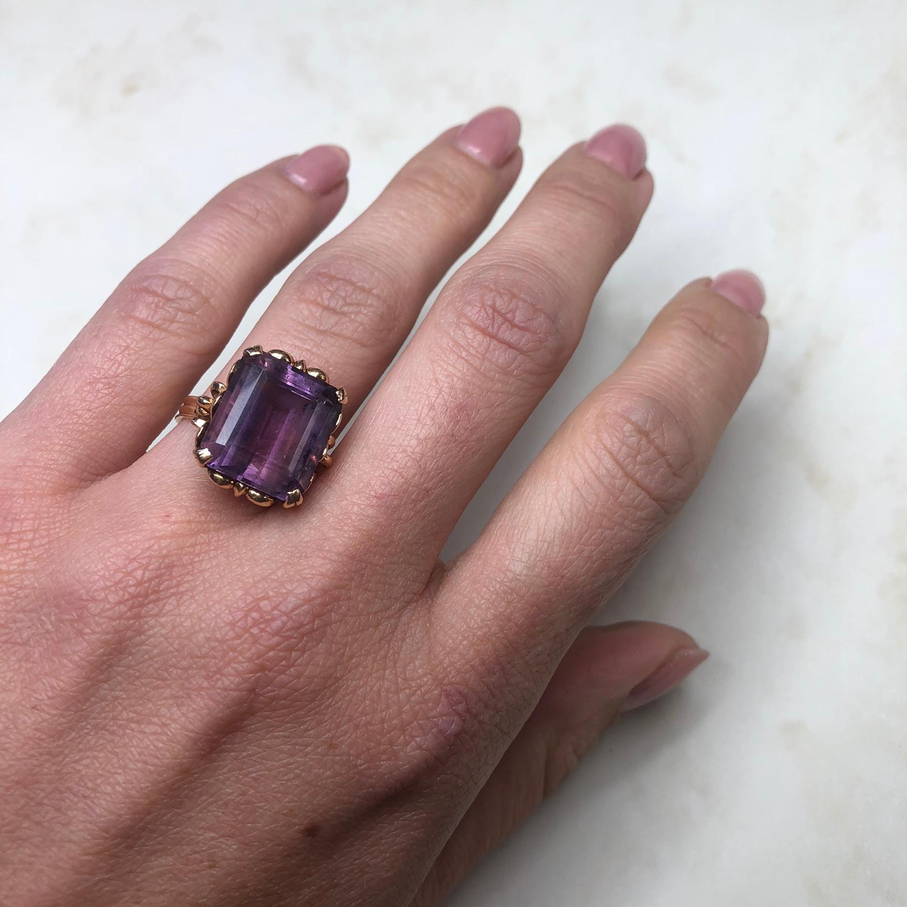 Emerald Cut Vintage Fancy Heart Gallery Amethyst and 18 Carat Gold Cocktail Ring For Sale