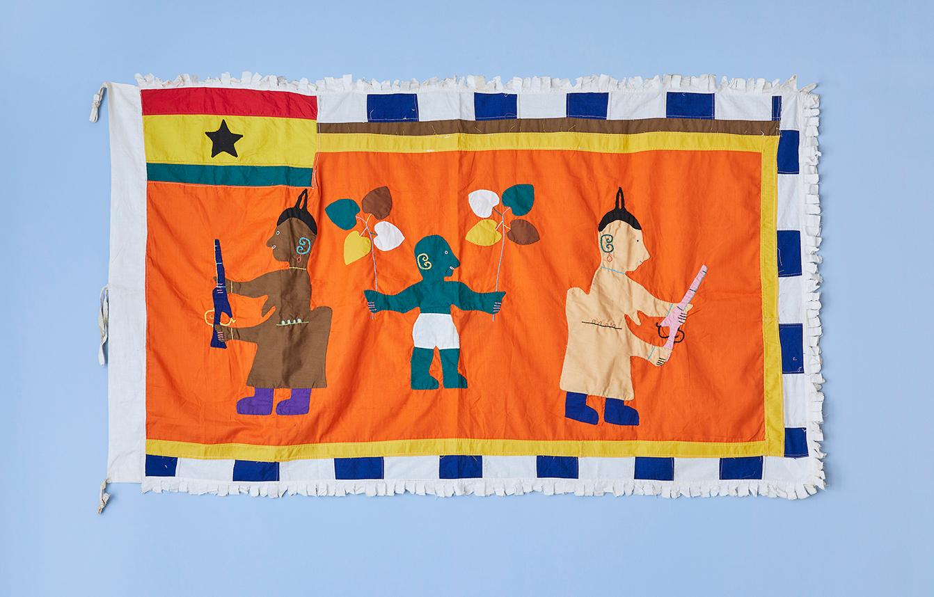 Ghana, 1970er Jahre

 Asafo-Flagge mit Baumwollapplikationen. Das Volk der Fante.

Asafo-Flaggen werden vom Volk der Fante in Ghana hergestellt. Die Flaggen sind visuelle Darstellungen militärischer Organisationen in den Fante-Gemeinschaften, die