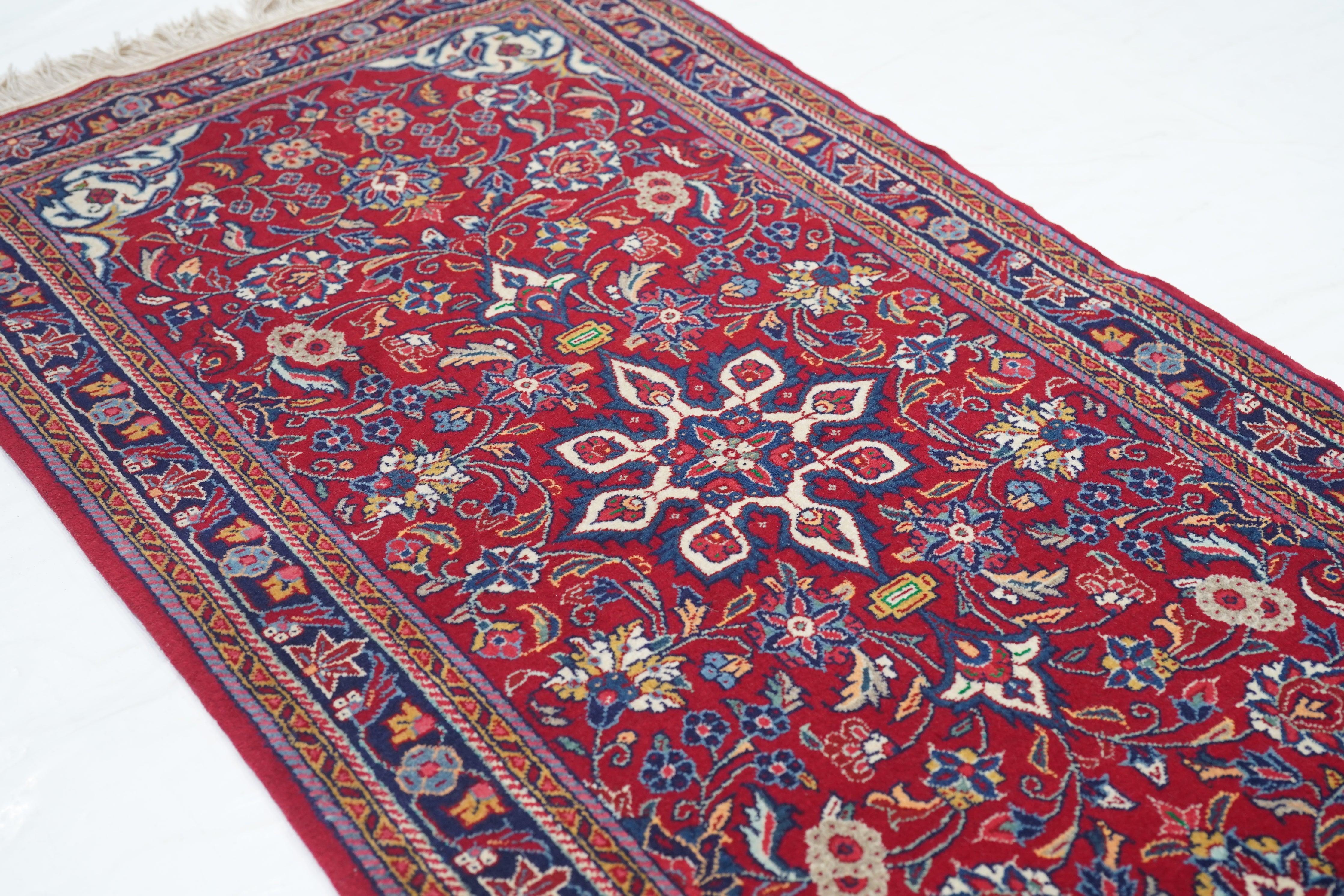 Persischer Sarouk-Teppich im Vintage-Stil, 2'3'' x 4'6'' im Angebot 1