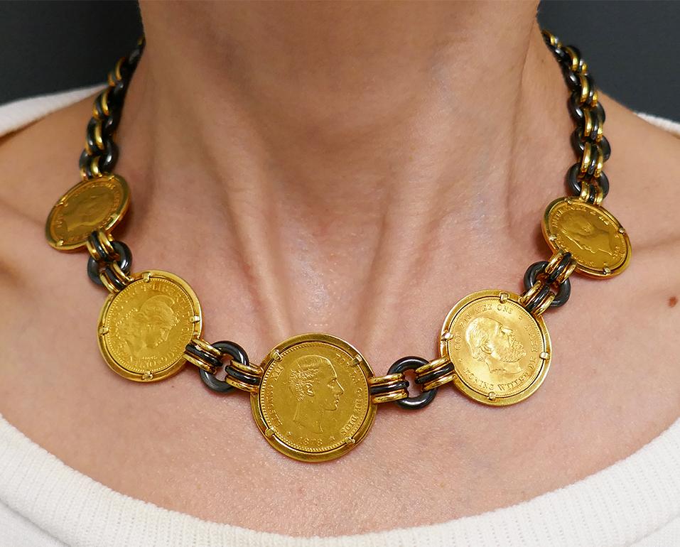 Vintage Faraone 18k Gold Coin Necklace Gunmetal Italy Estate Jewelry Excellent état - En vente à Beverly Hills, CA